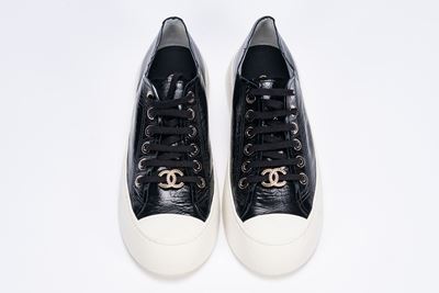 Sneakers in pelle verniciata nera, misura 40
