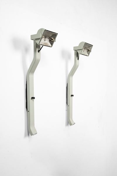 Coppia di lampade da parete modello “Sirio”, metallo laccato