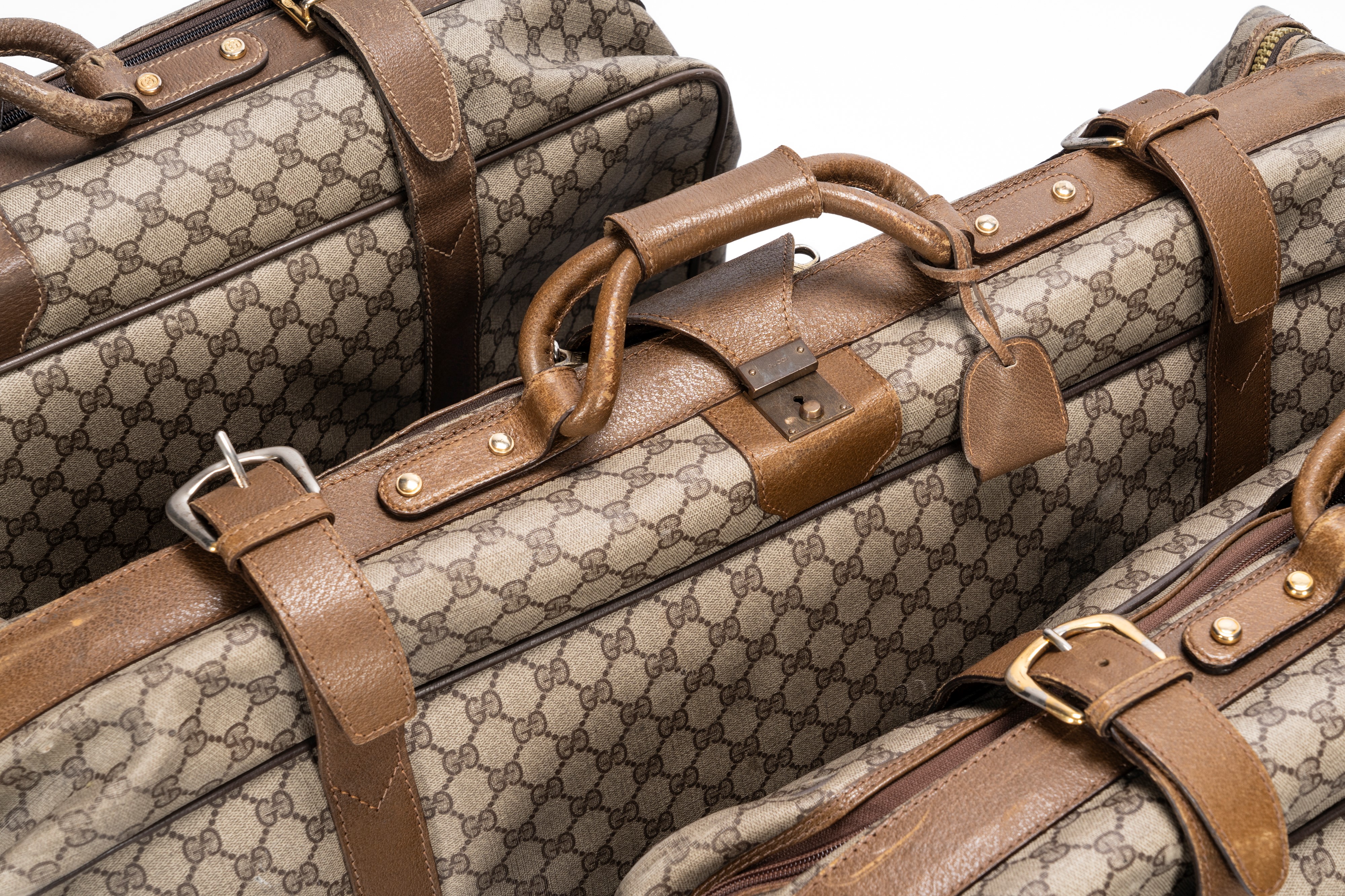 Gucci - Set di 3 valigie e porta abiti, in tela monogrammata plastificata color beige