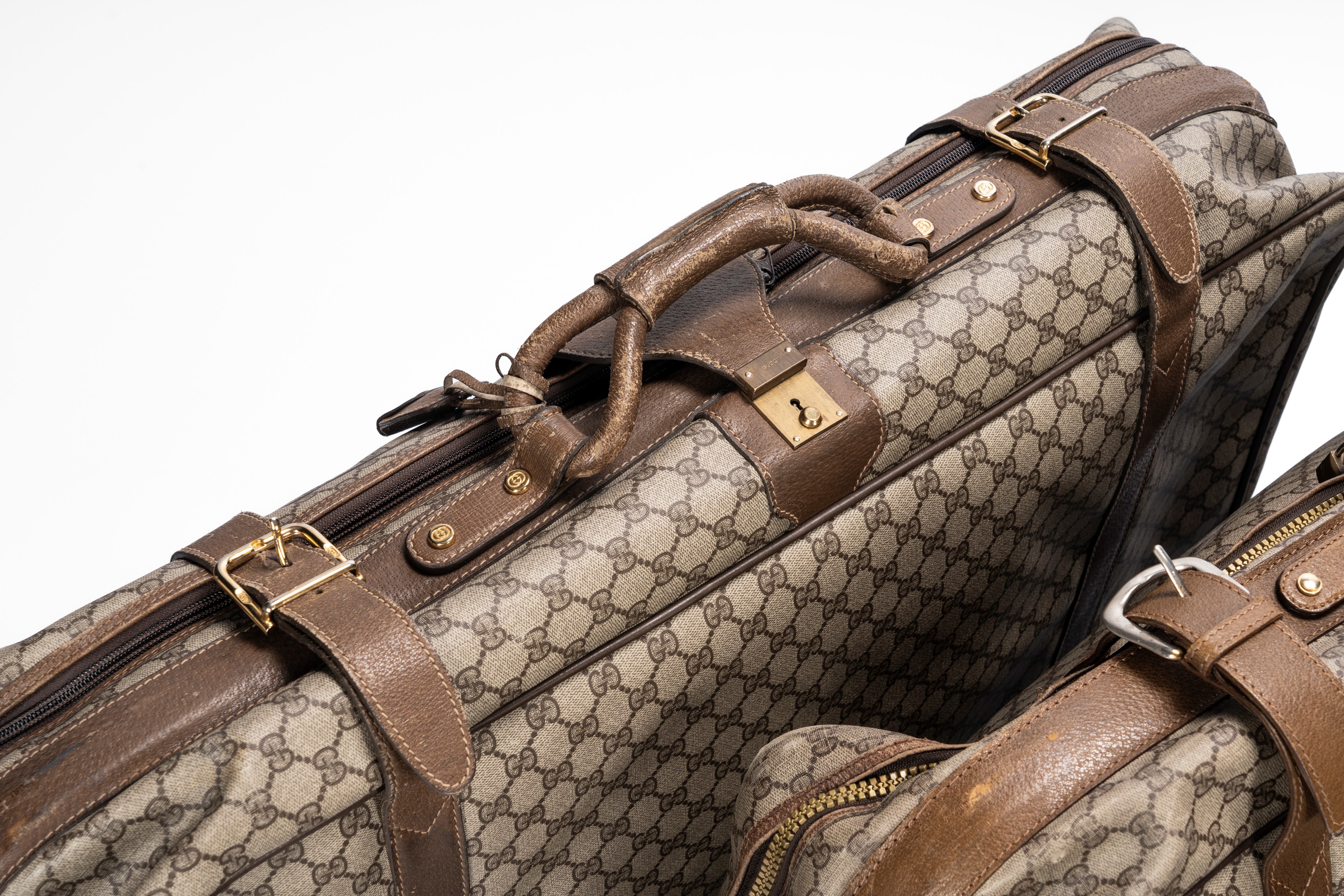 Gucci - Set di 3 valigie e porta abiti, in tela monogrammata plastificata color beige