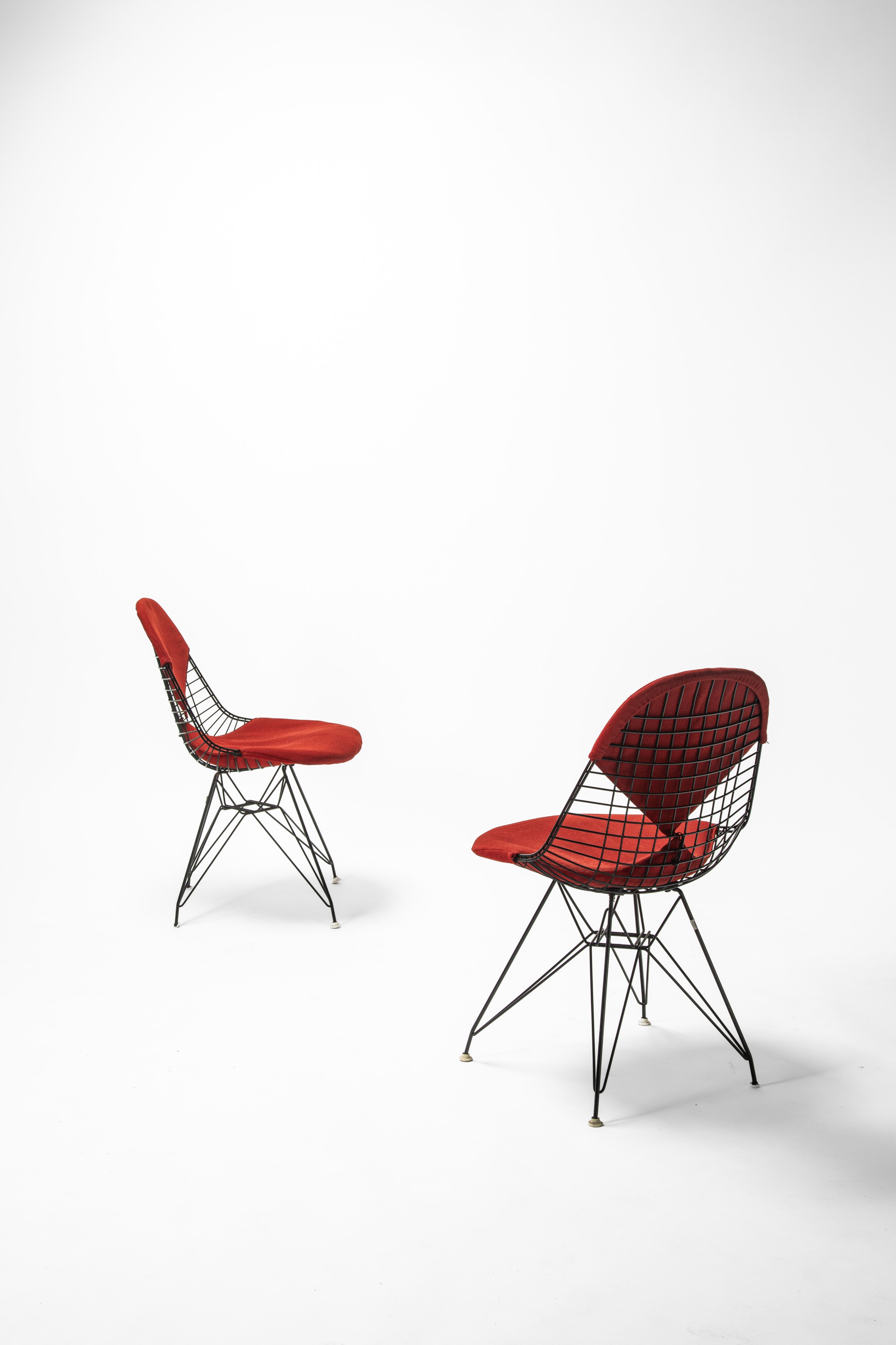 Charles & Ray Eames - Herman Miller, Coppia di sedie modello “Wire Chair DKR”