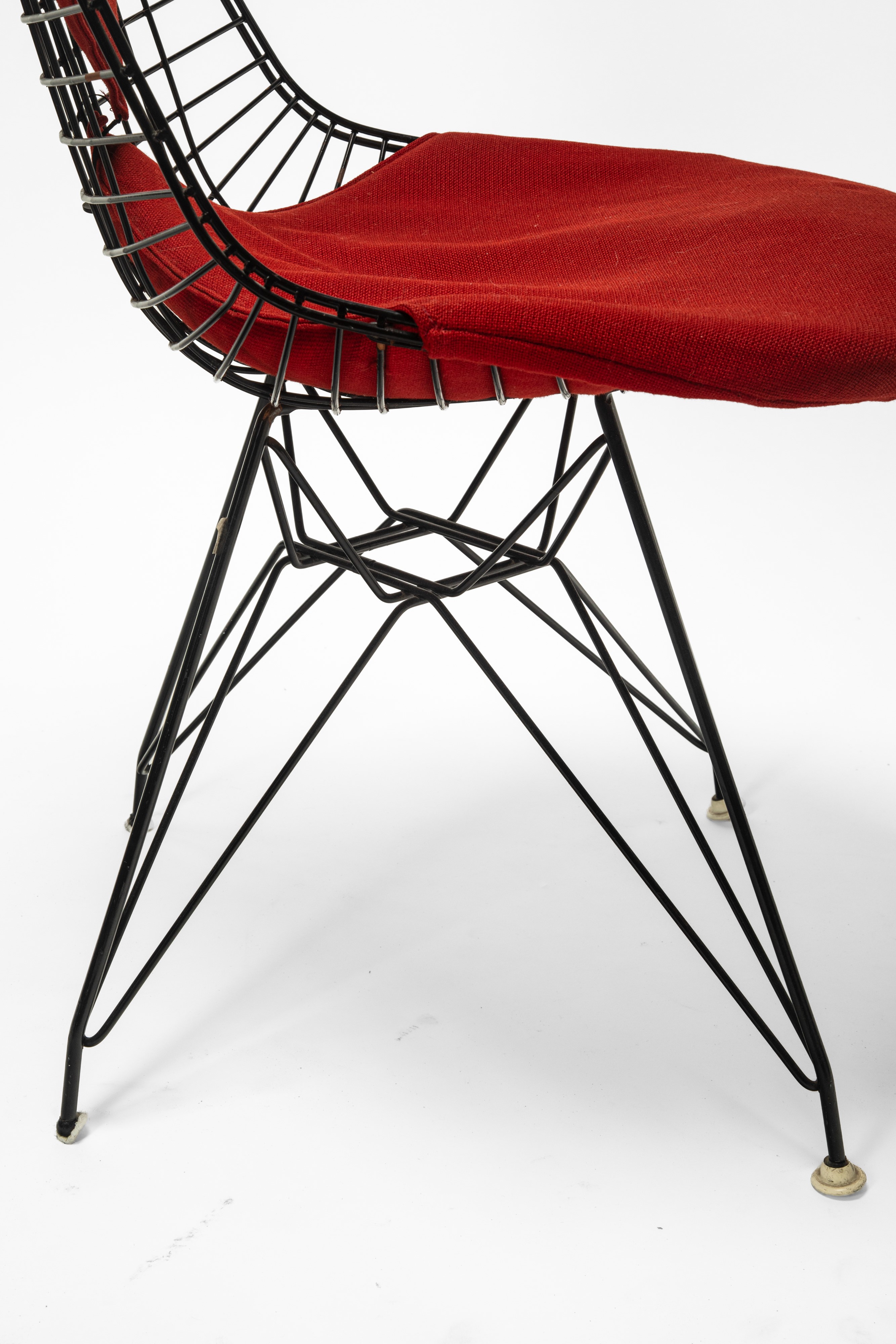 Charles & Ray Eames - Herman Miller, Coppia di sedie modello “Wire Chair DKR”