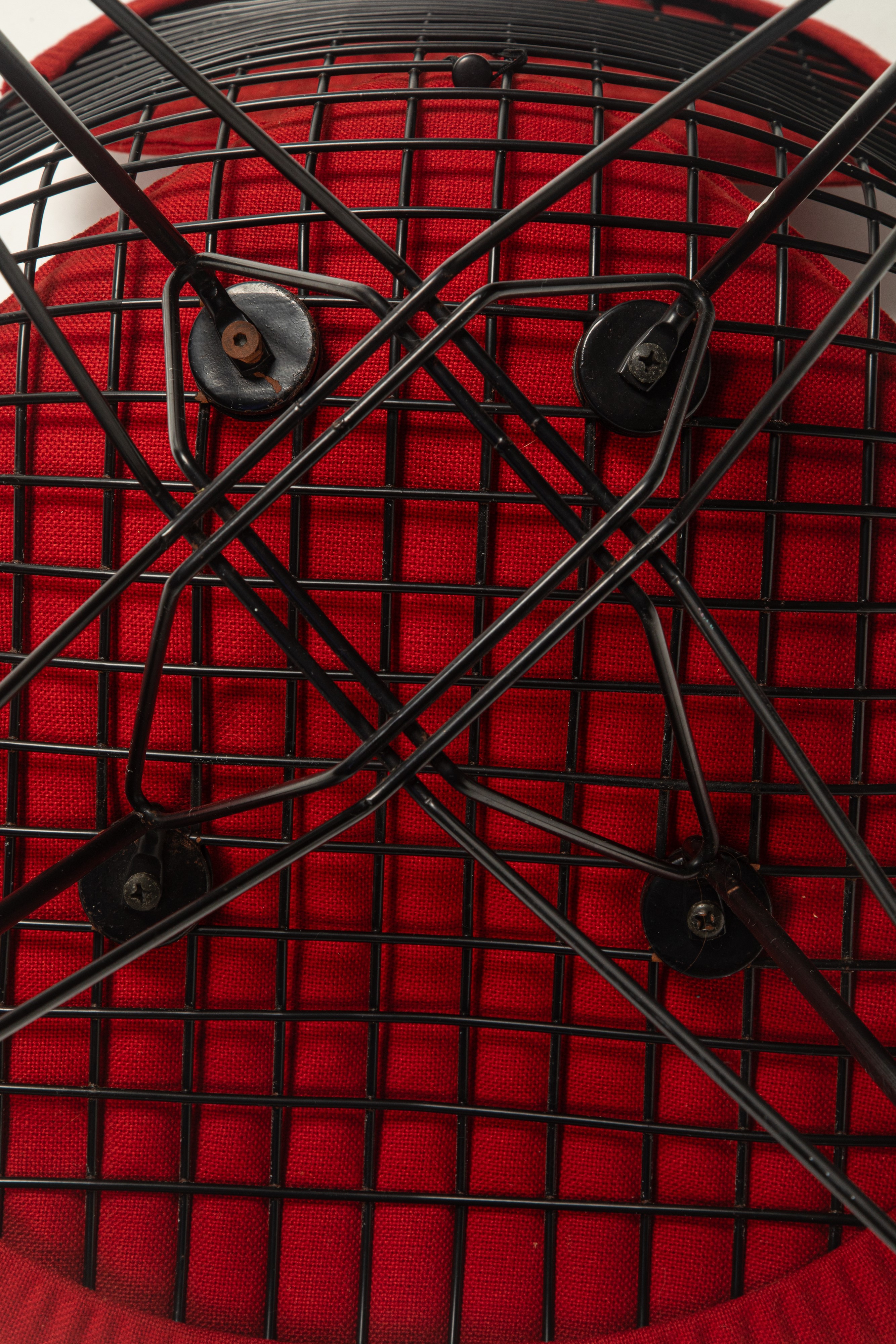 Charles & Ray Eames - Herman Miller, Coppia di sedie modello “Wire Chair DKR”