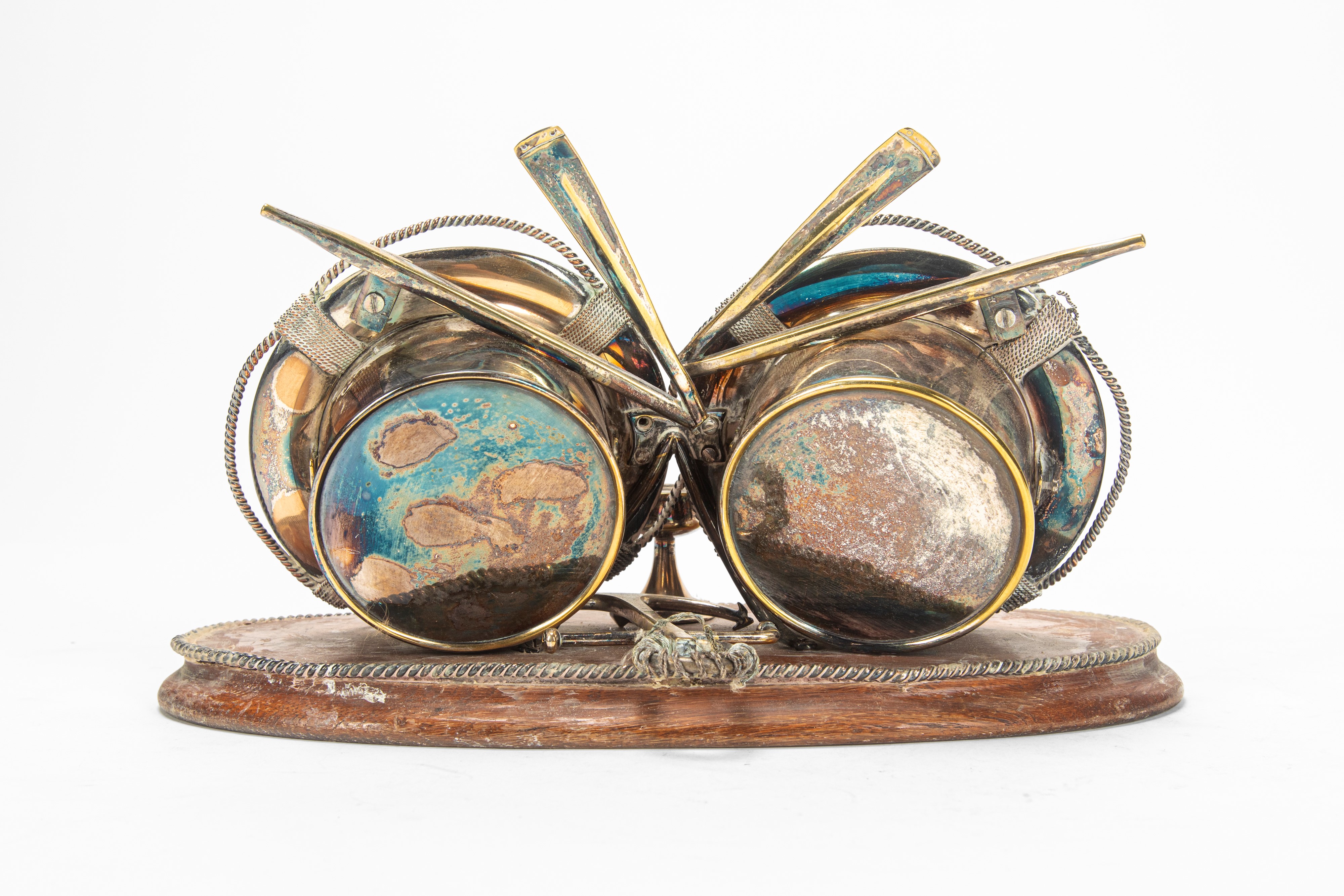 Orologio da tavolo e compendio nautico da tavolo con barometro, orologio e bussola, su base in le...