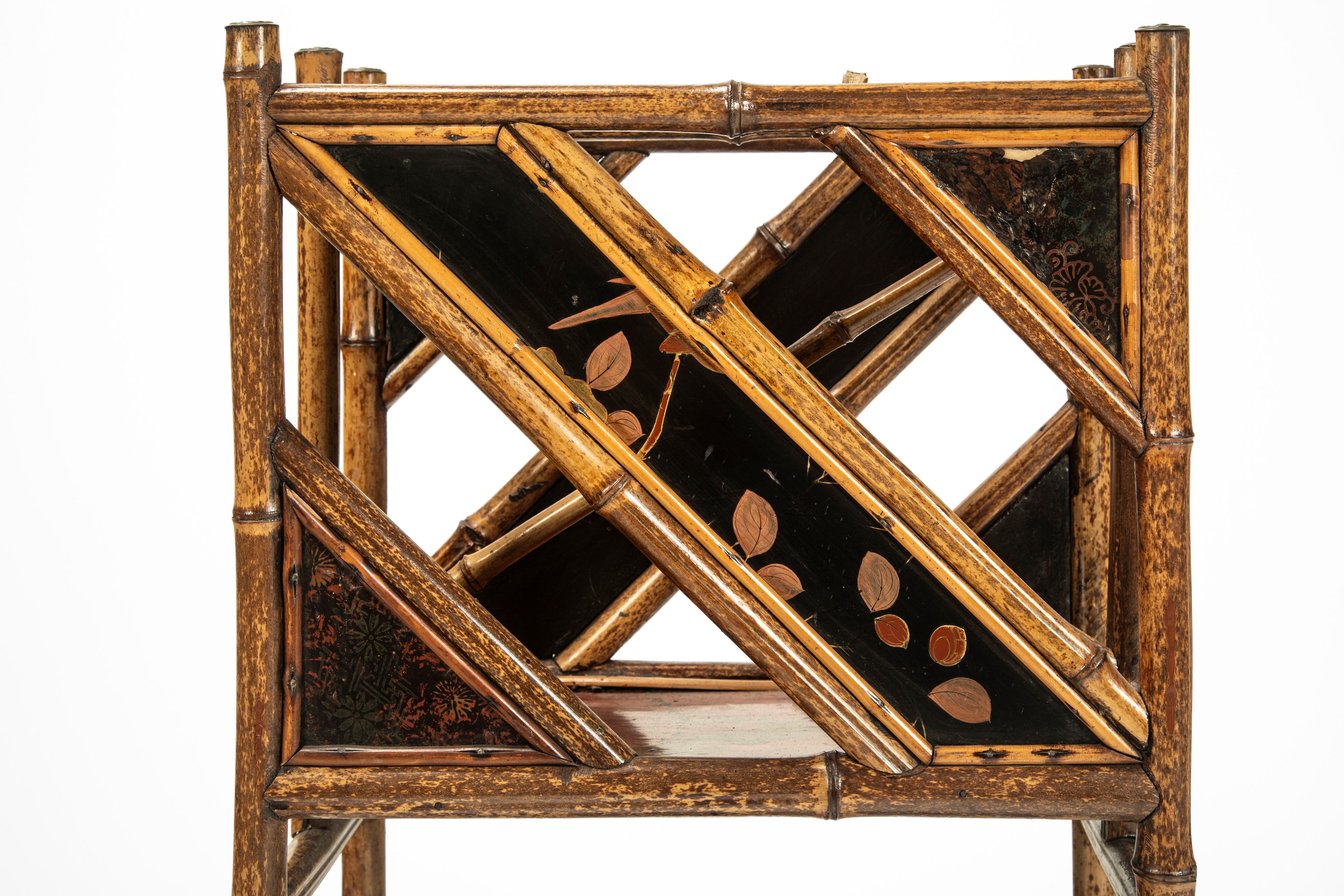 Porta riviste con ripiano in bambù e legno laccato decorato a uccelli e motivi floreali