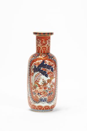 Vaso in porcellana policroma  &ldquo;Vista Alegre&rdquo; con decoro all'orientale, Portogallo, anni &lsquo;60