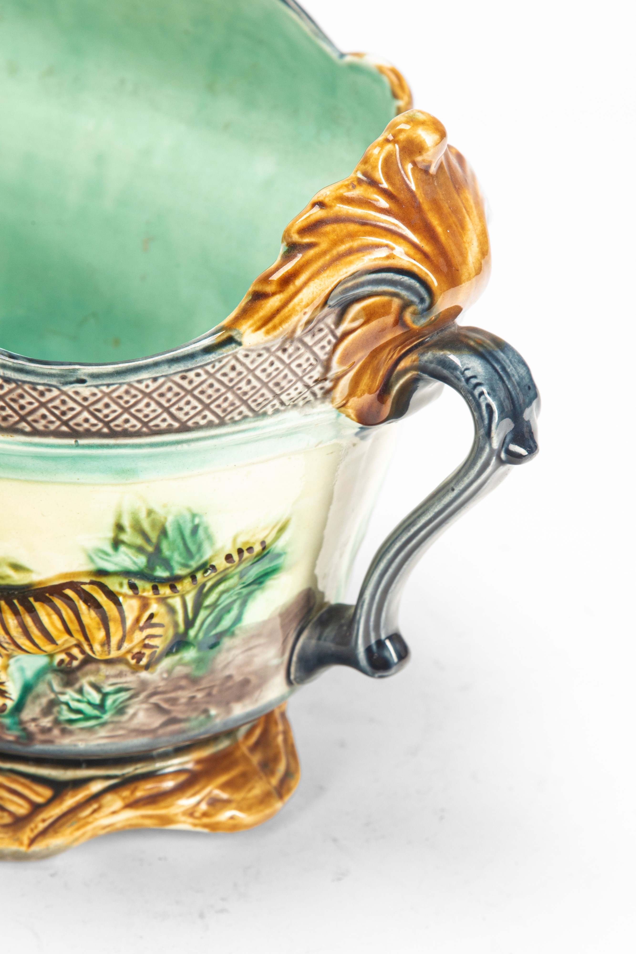 Fioriera biansata, maiolica policroma a rilievo con scena esotica di tigre e scimmia, secolo XIX-...
