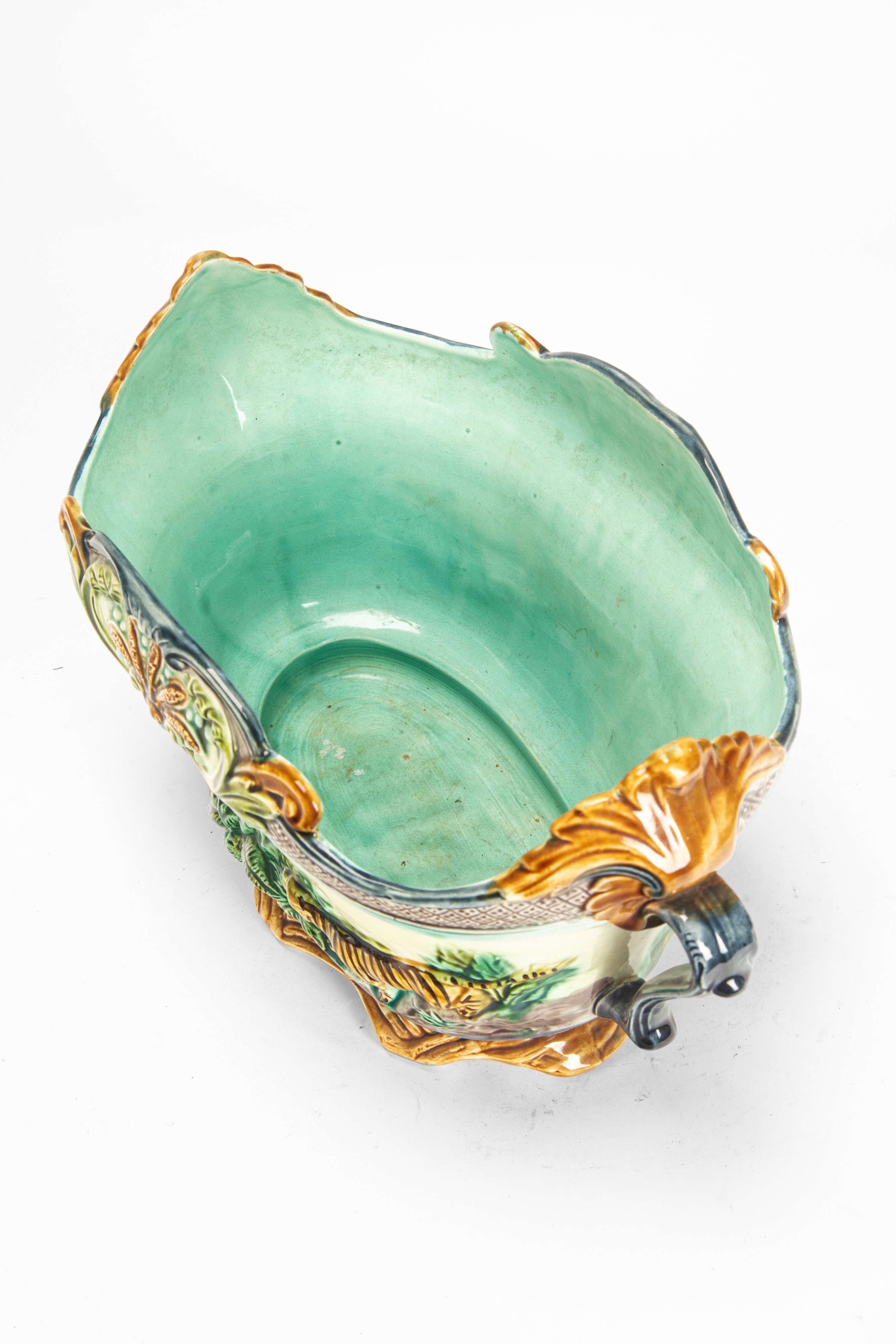 Fioriera biansata, maiolica policroma a rilievo con scena esotica di tigre e scimmia, secolo XIX-...