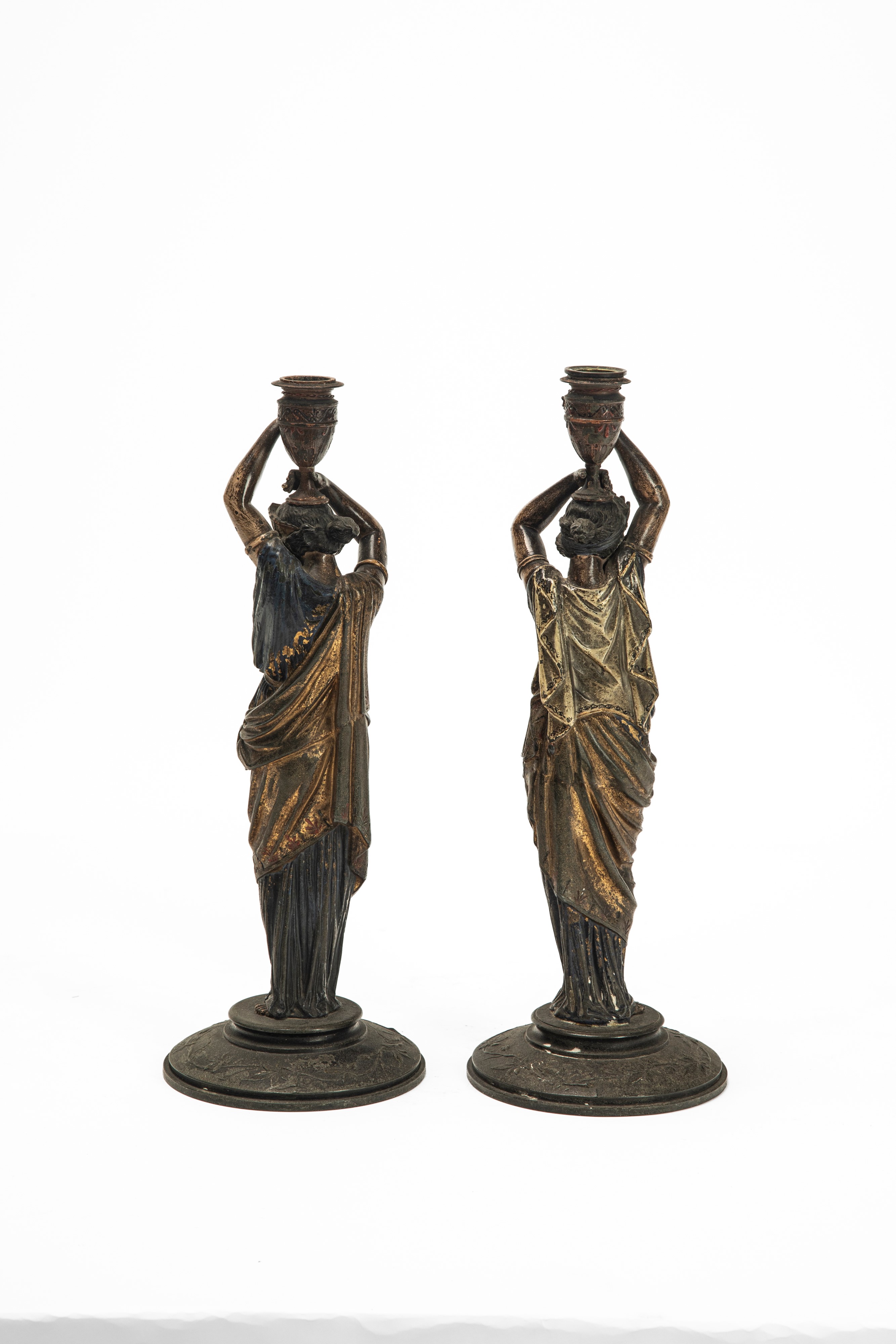 Coppia di candelieri a figure femminili panneggiate, metallo laccato (fine secolo XIX)