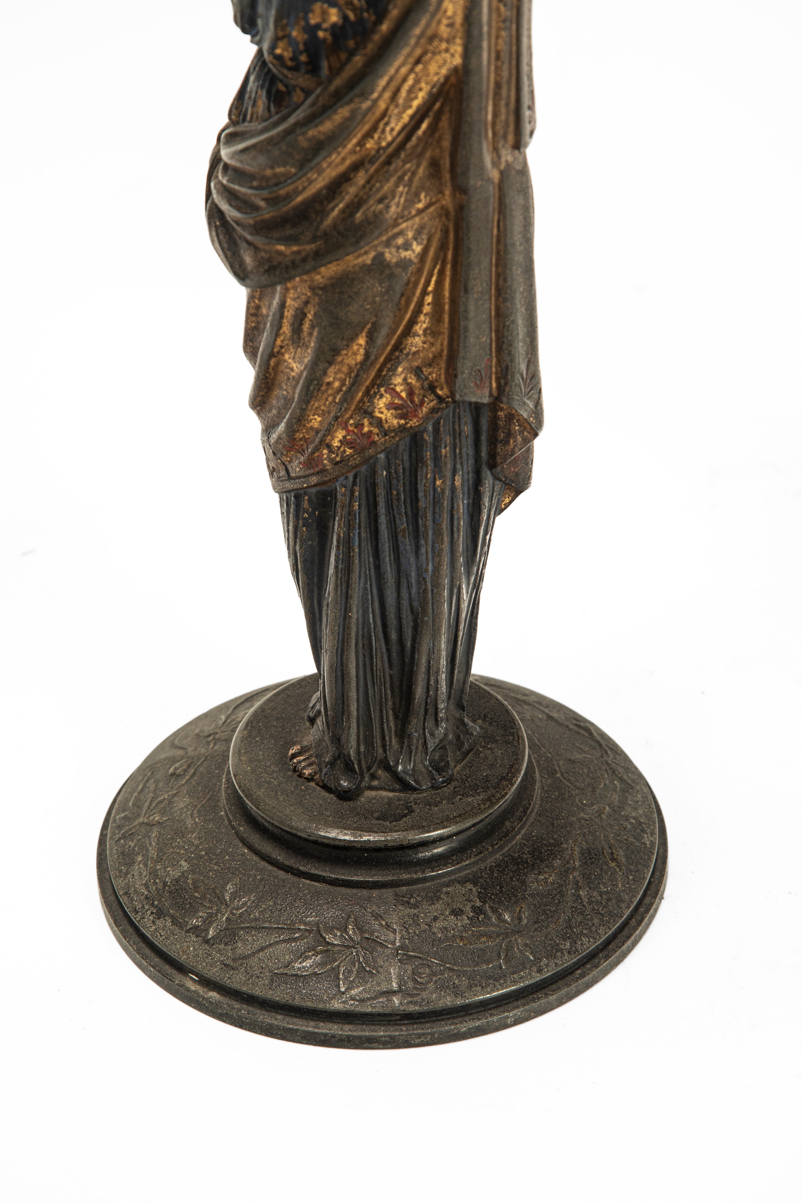 Coppia di candelieri a figure femminili panneggiate, metallo laccato (fine secolo XIX)