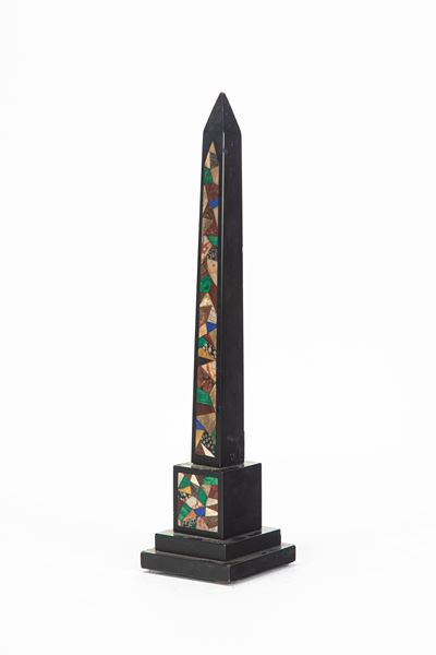 Obelisco Grand Tour, marmo nero e pietre dure, fine secolo XIX-XX