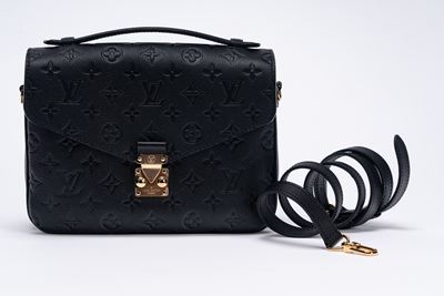 Borsa Metis, in pelle empreinte nera con dettagli in metallo dorato, datazione 2021