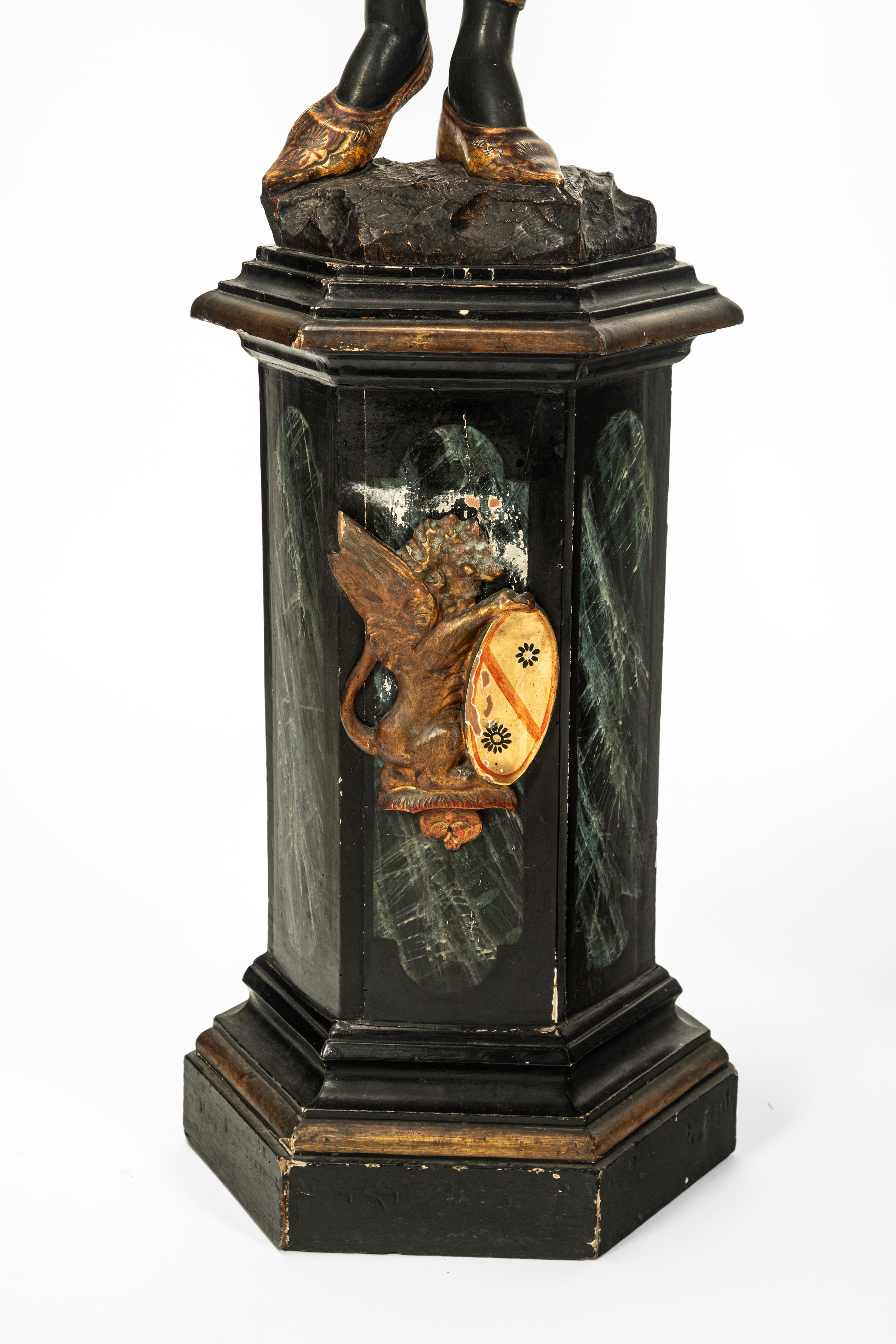 Coppia di mori porta vassoio, legno scolpito laccato e dorato, XIX secolo