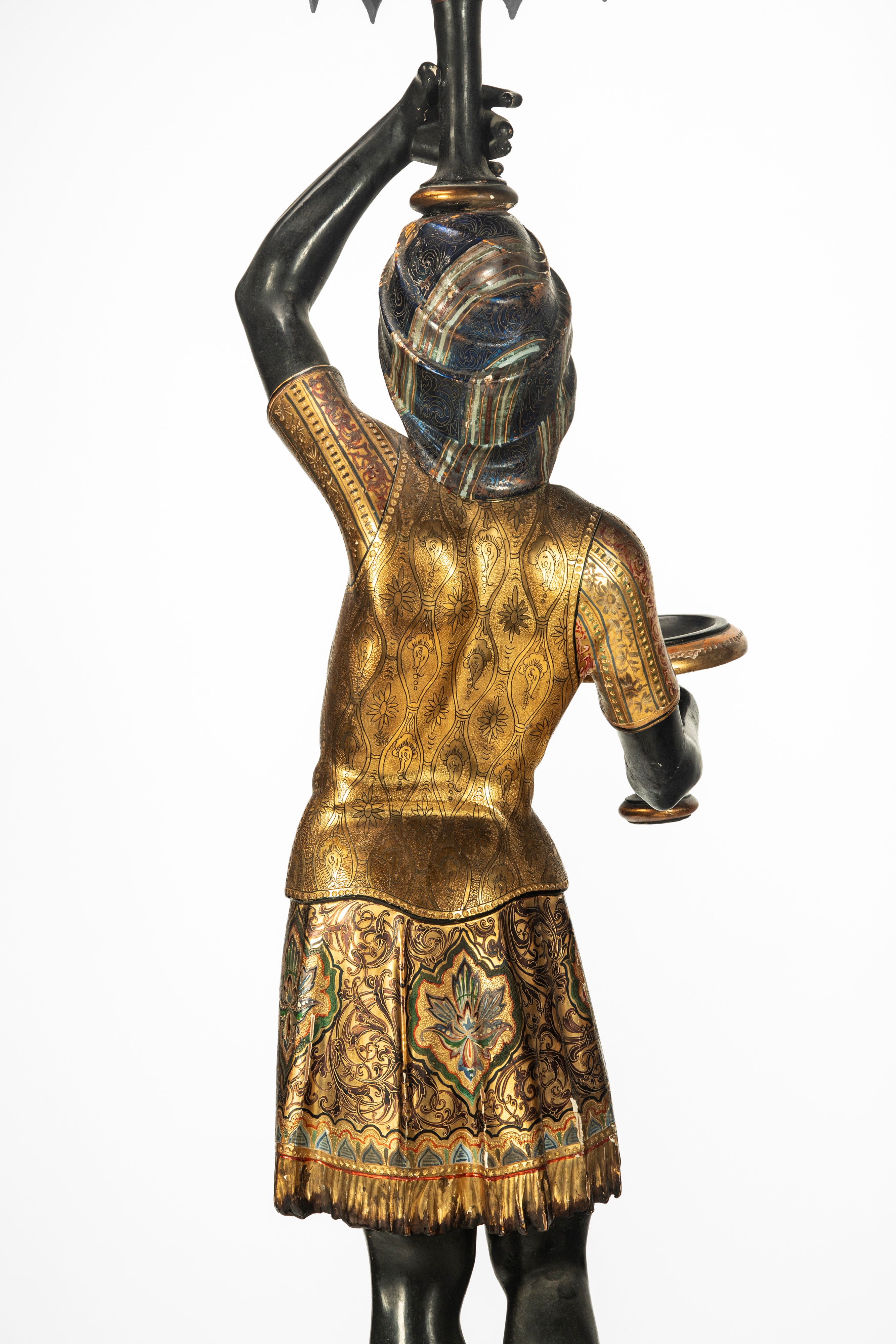Coppia di mori porta vassoio, legno scolpito laccato e dorato, XIX secolo