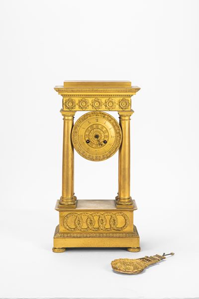 Pendola a portico, bronzo dorato, secolo XIX
