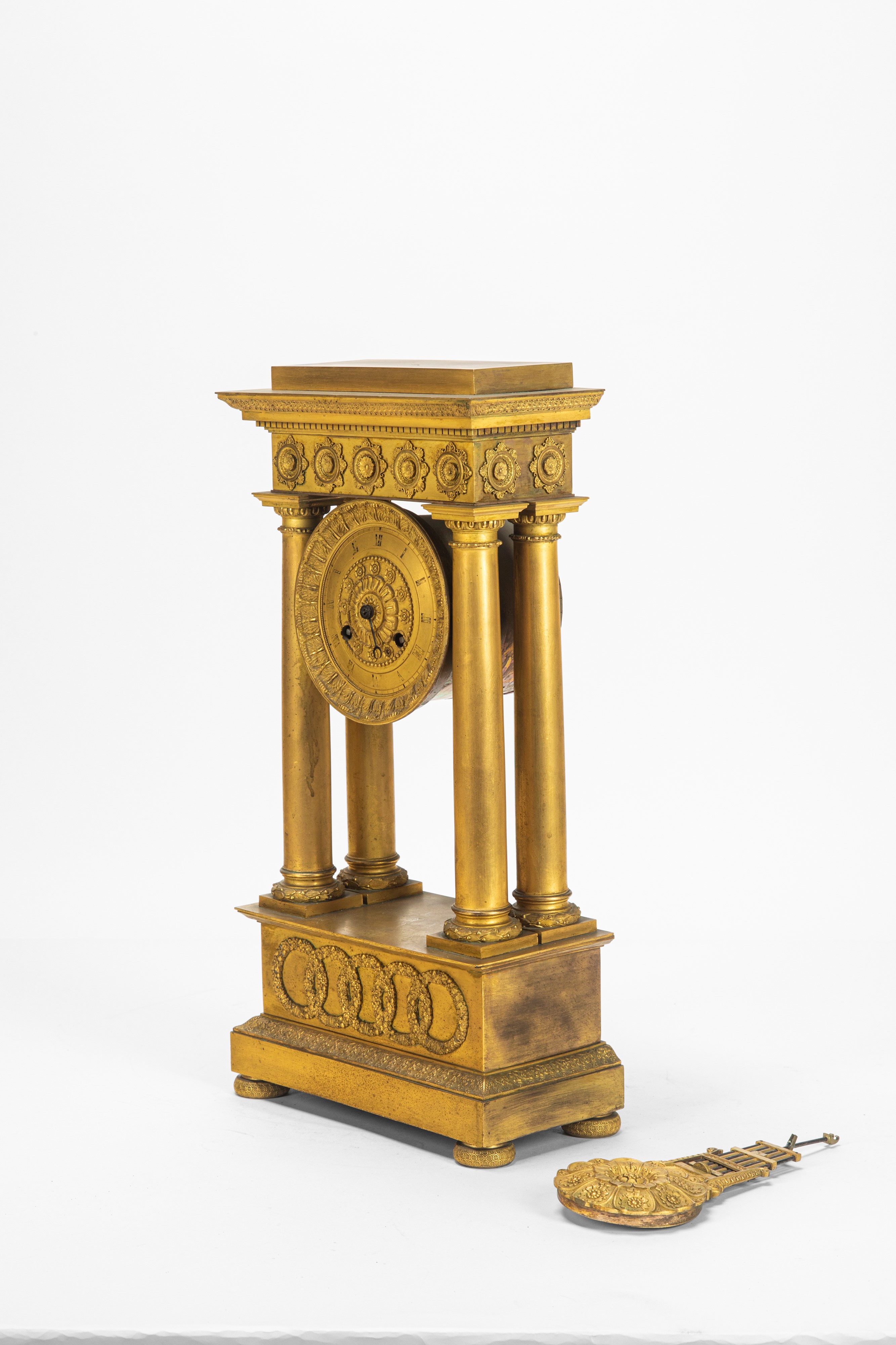 Pendola a portico, bronzo dorato, secolo XIX