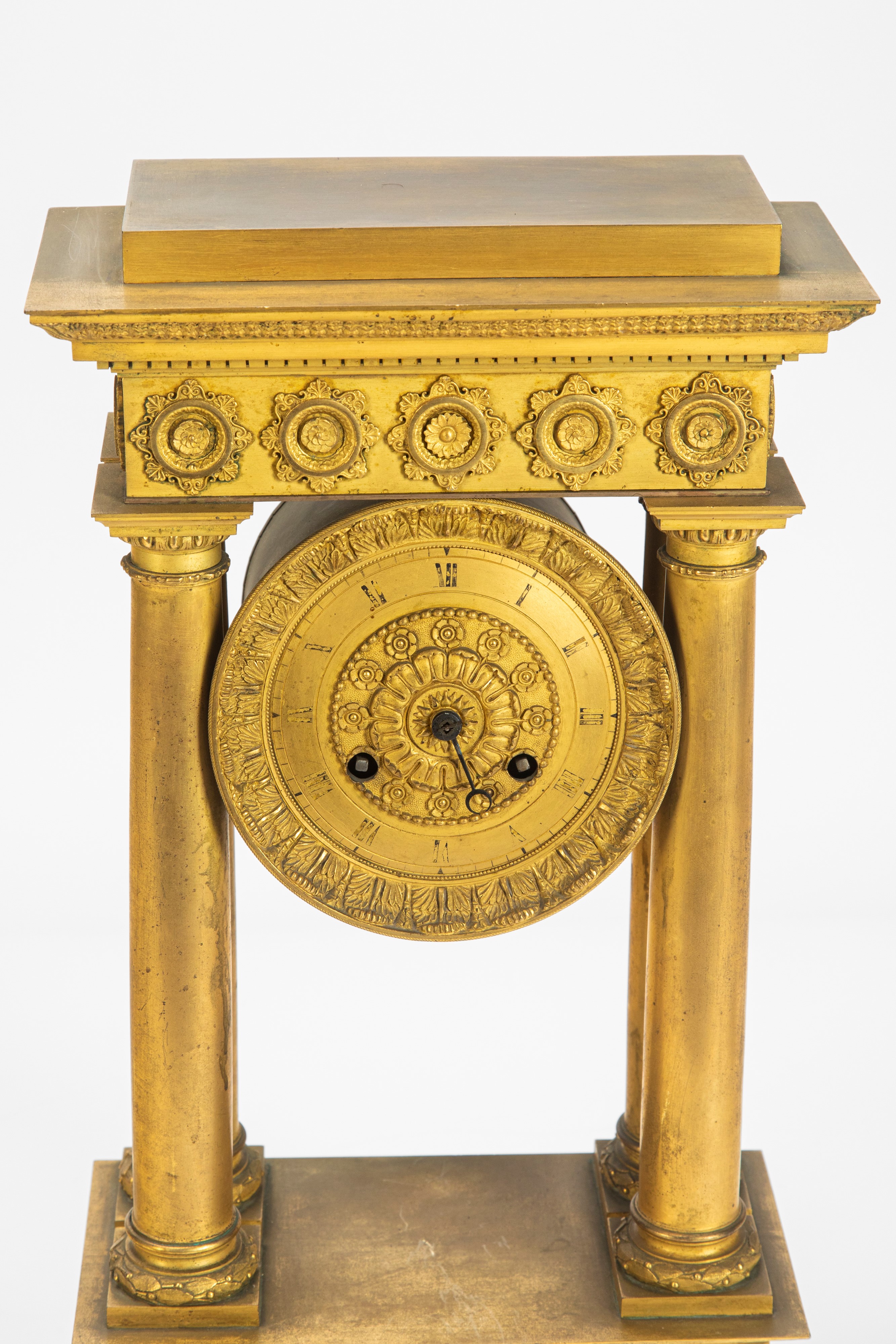 Pendola a portico, bronzo dorato, secolo XIX