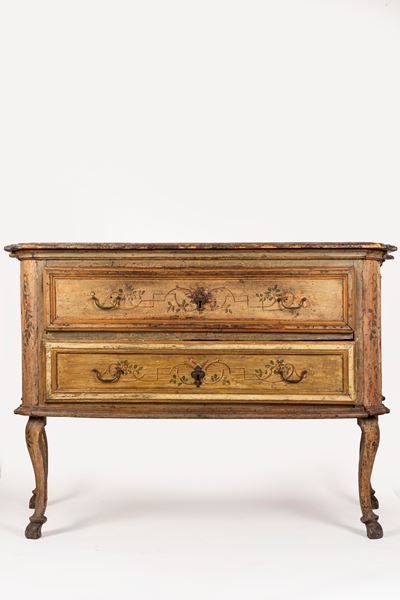 Cassettone laccato con fronte a due cassetti, Marche, secolo XVIII