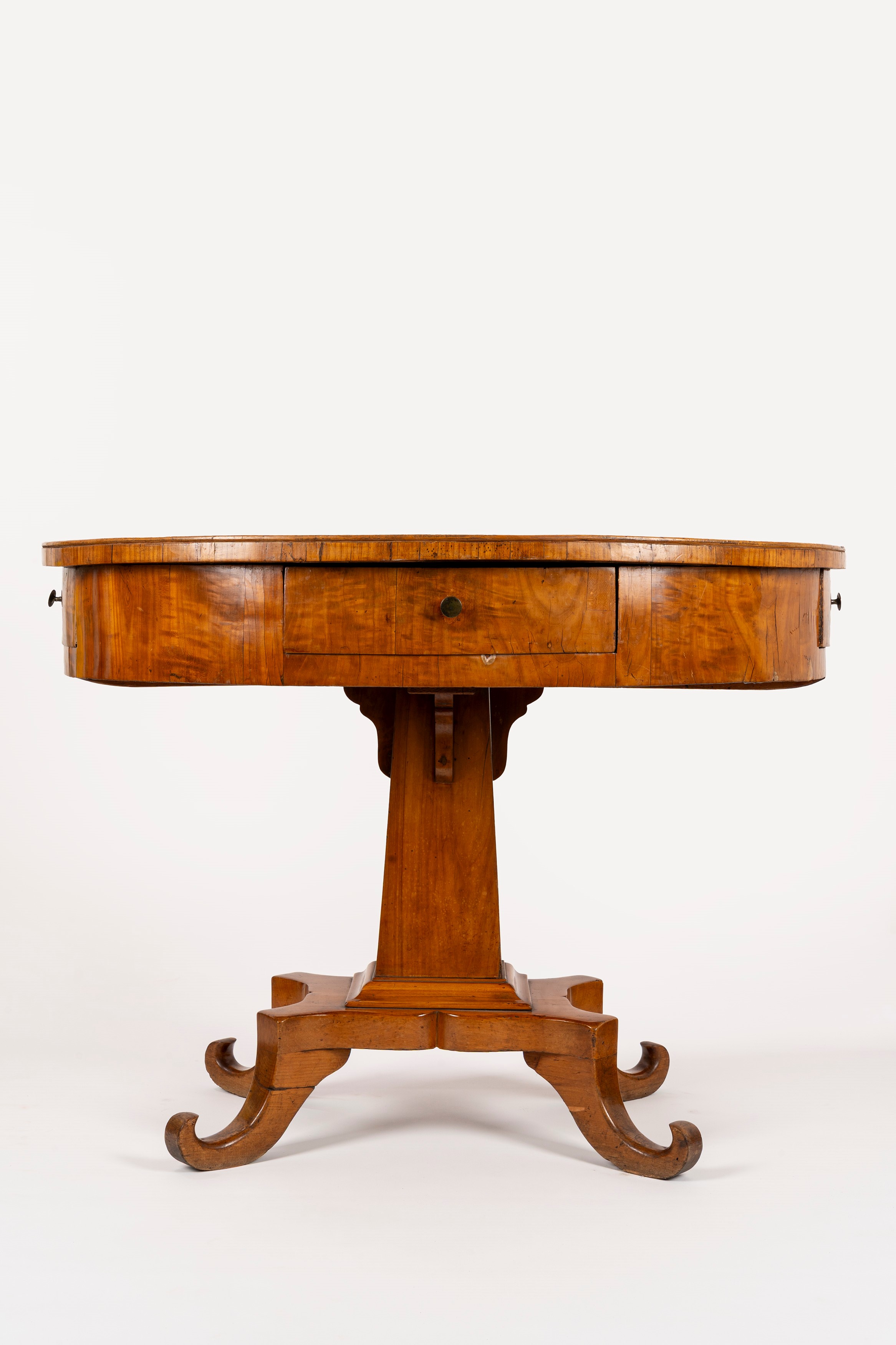 Tavolo lastronato con piano ovale, secolo XIX