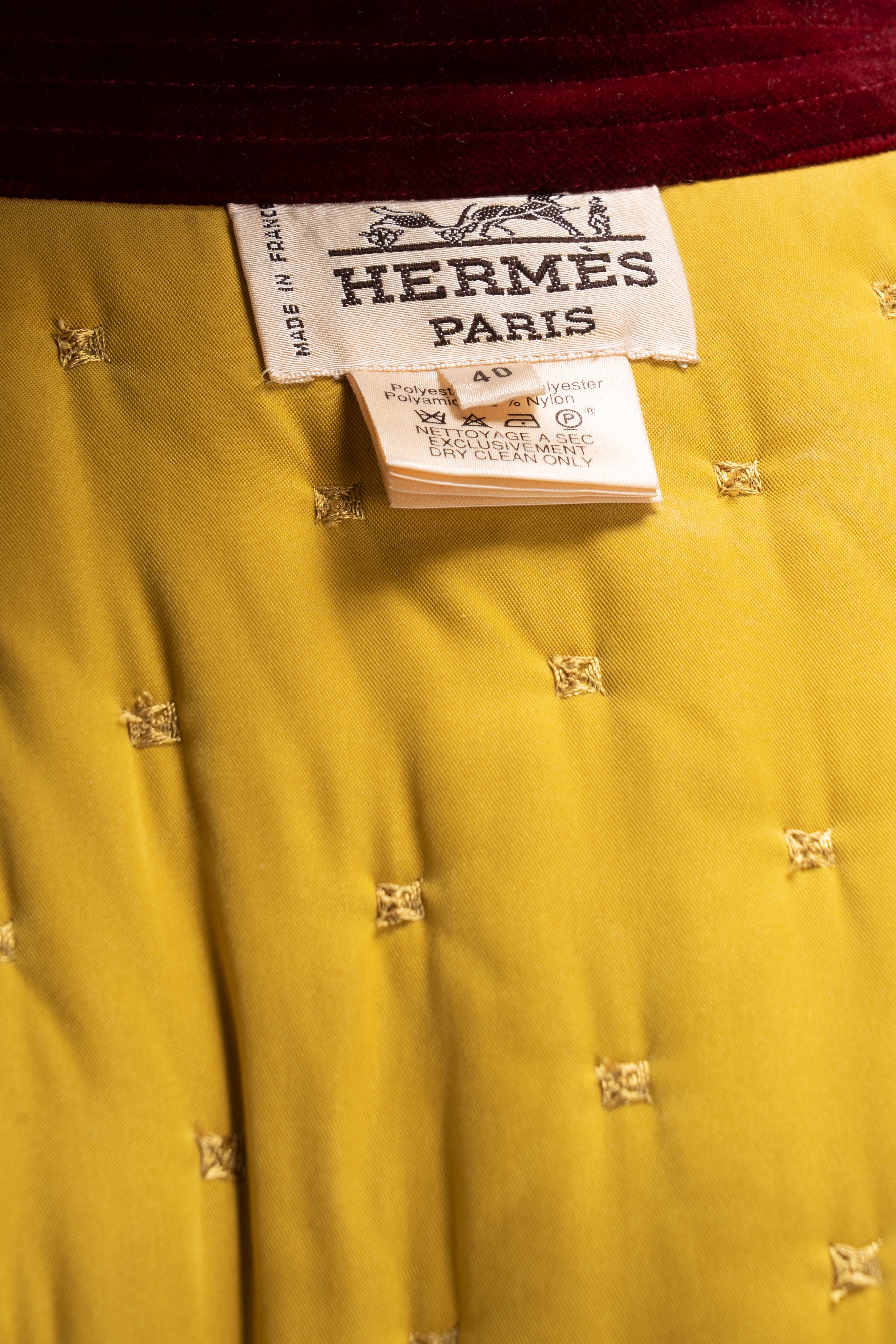 Hermès - Giaccone in cotone color senape trapuntato, bottoni in metallo dorato