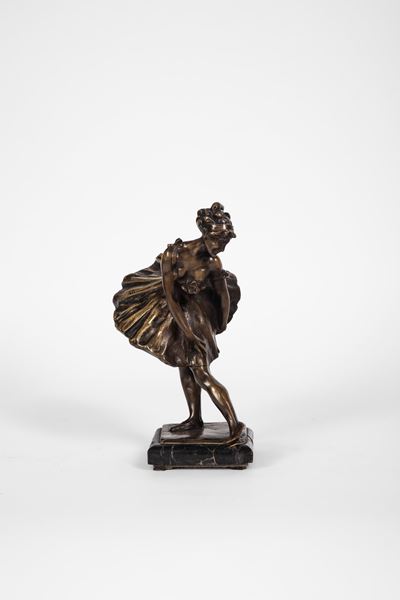 Ballerina, scultura in bronzo su base in marmo