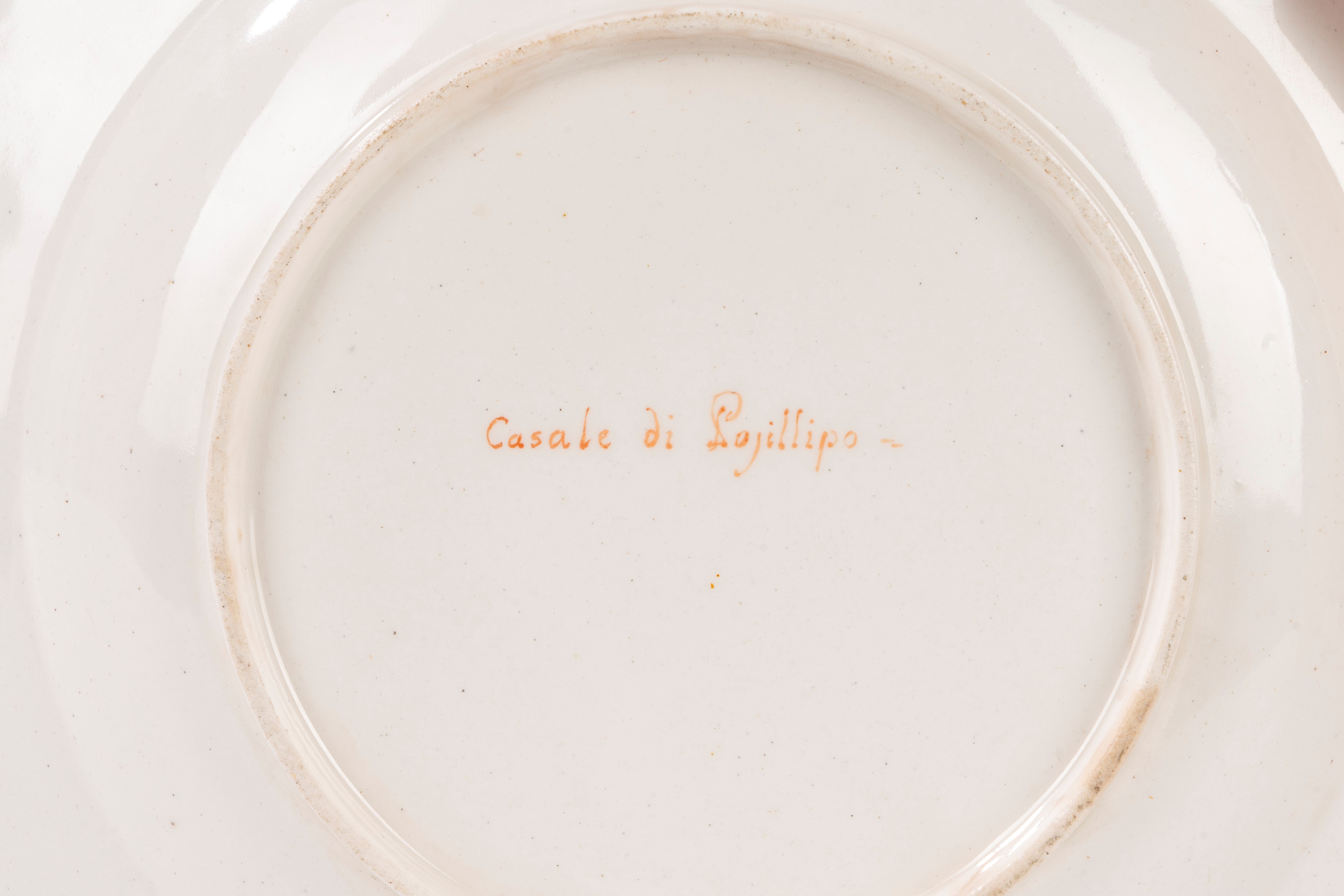 Lotto di 13 piatti in porcellana con vedute di Napoli, Real Fabbrica Ferdinandea, fine XVIII seco...