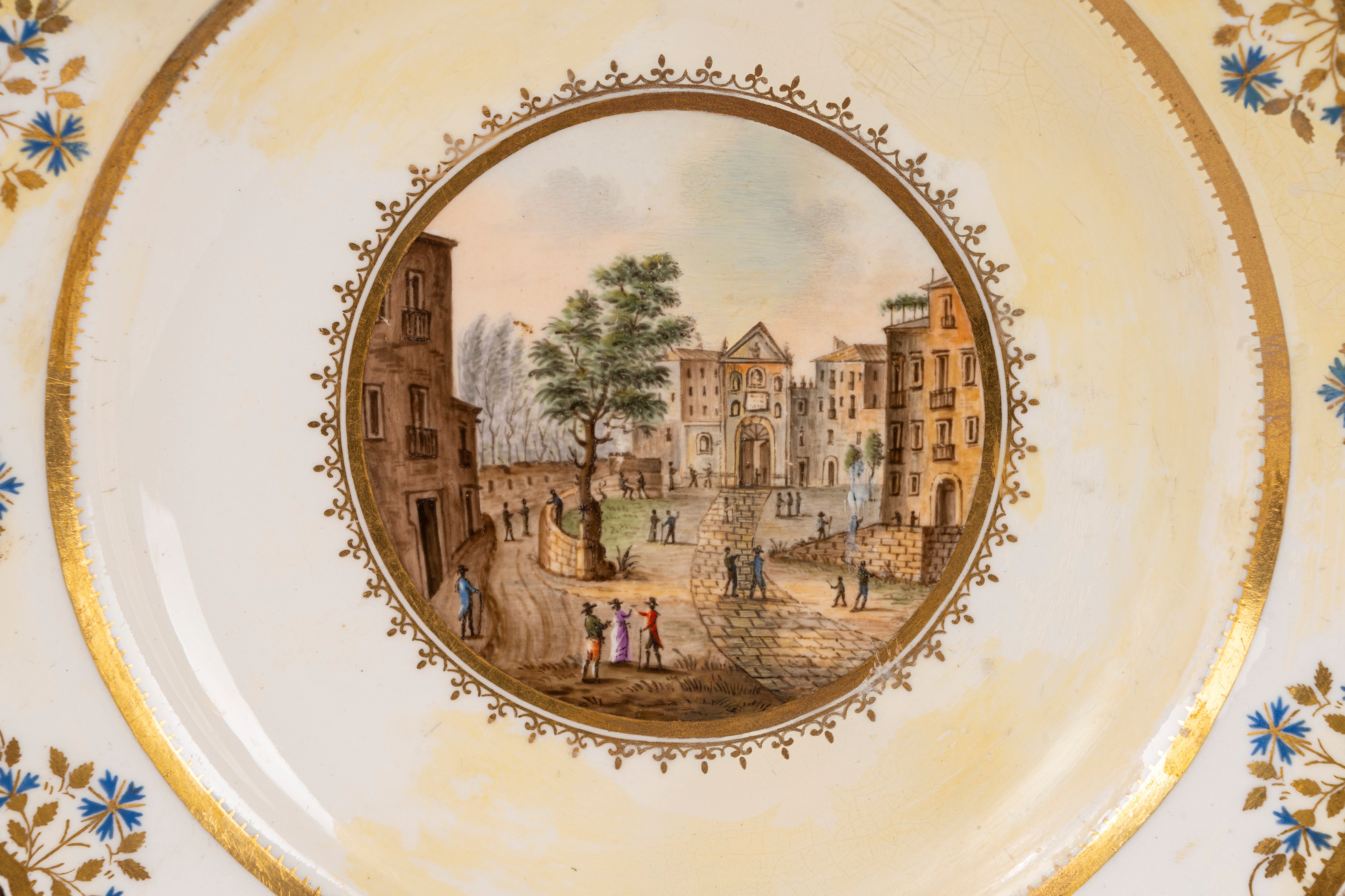 Lotto di 13 piatti in porcellana con vedute di Napoli, Real Fabbrica Ferdinandea, fine XVIII seco...