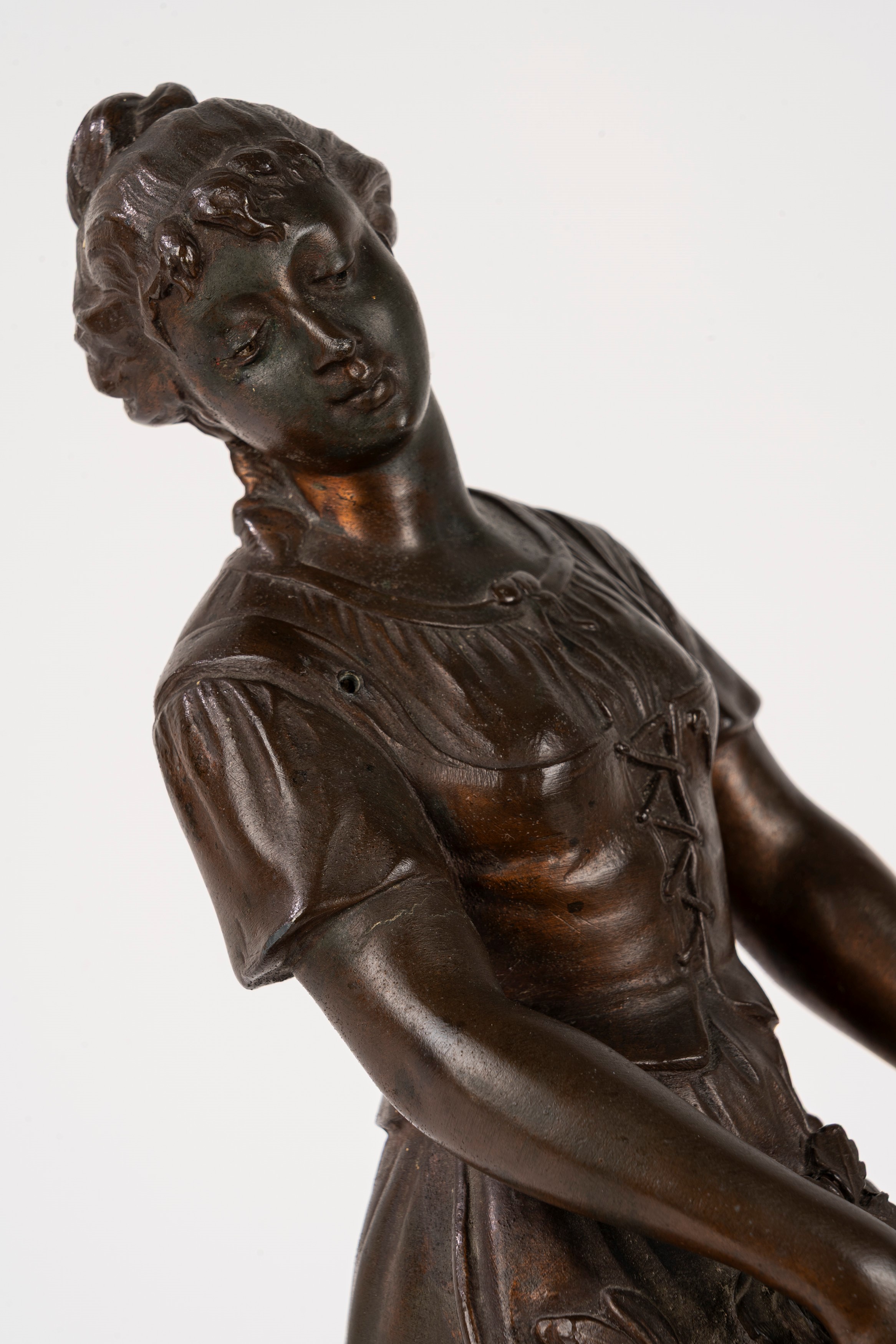 Scuola Italiana, Secolo XIX - Scultura in bronzo, Il grembiule fiorito