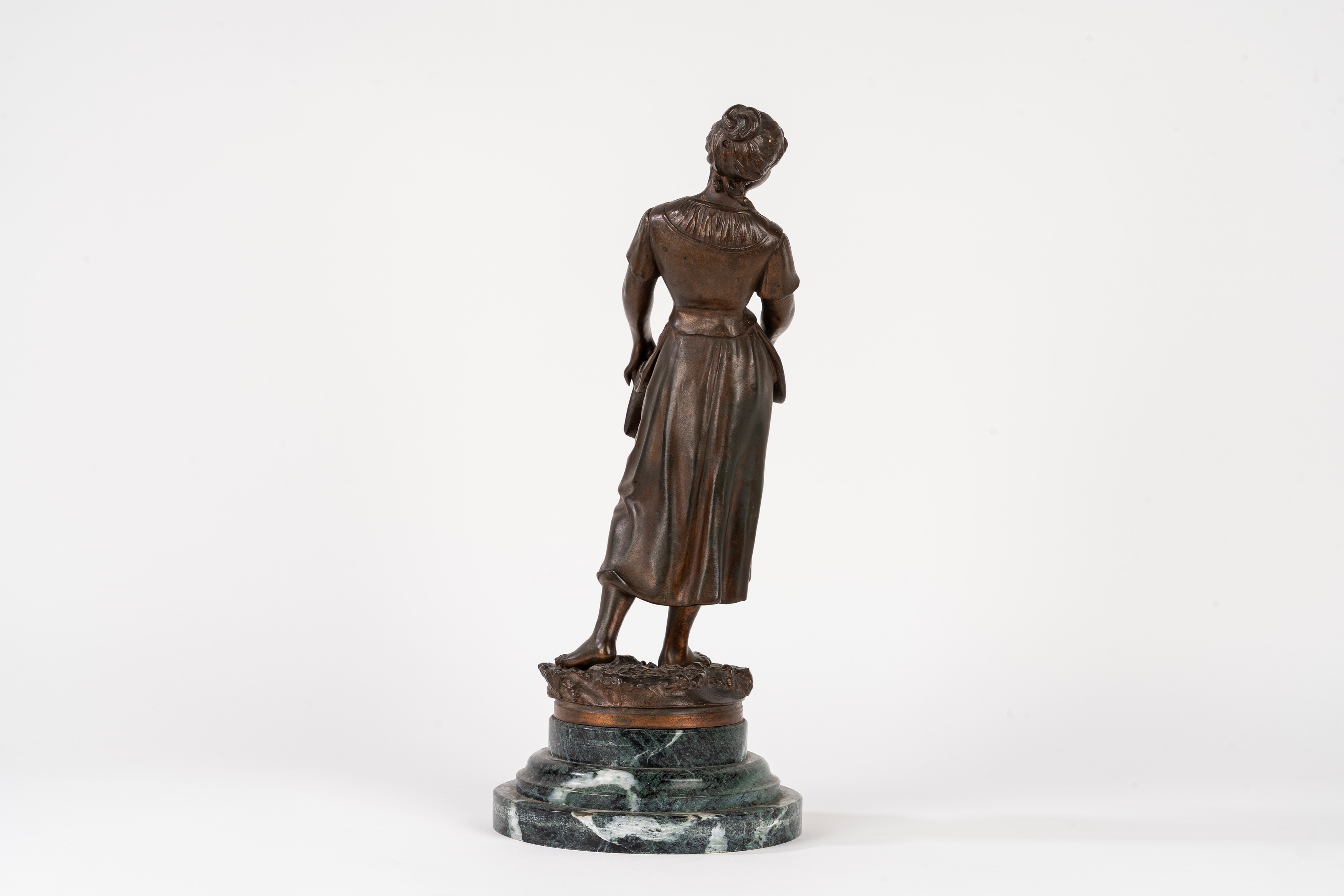 Scuola Italiana, Secolo XIX - Scultura in bronzo, Il grembiule fiorito