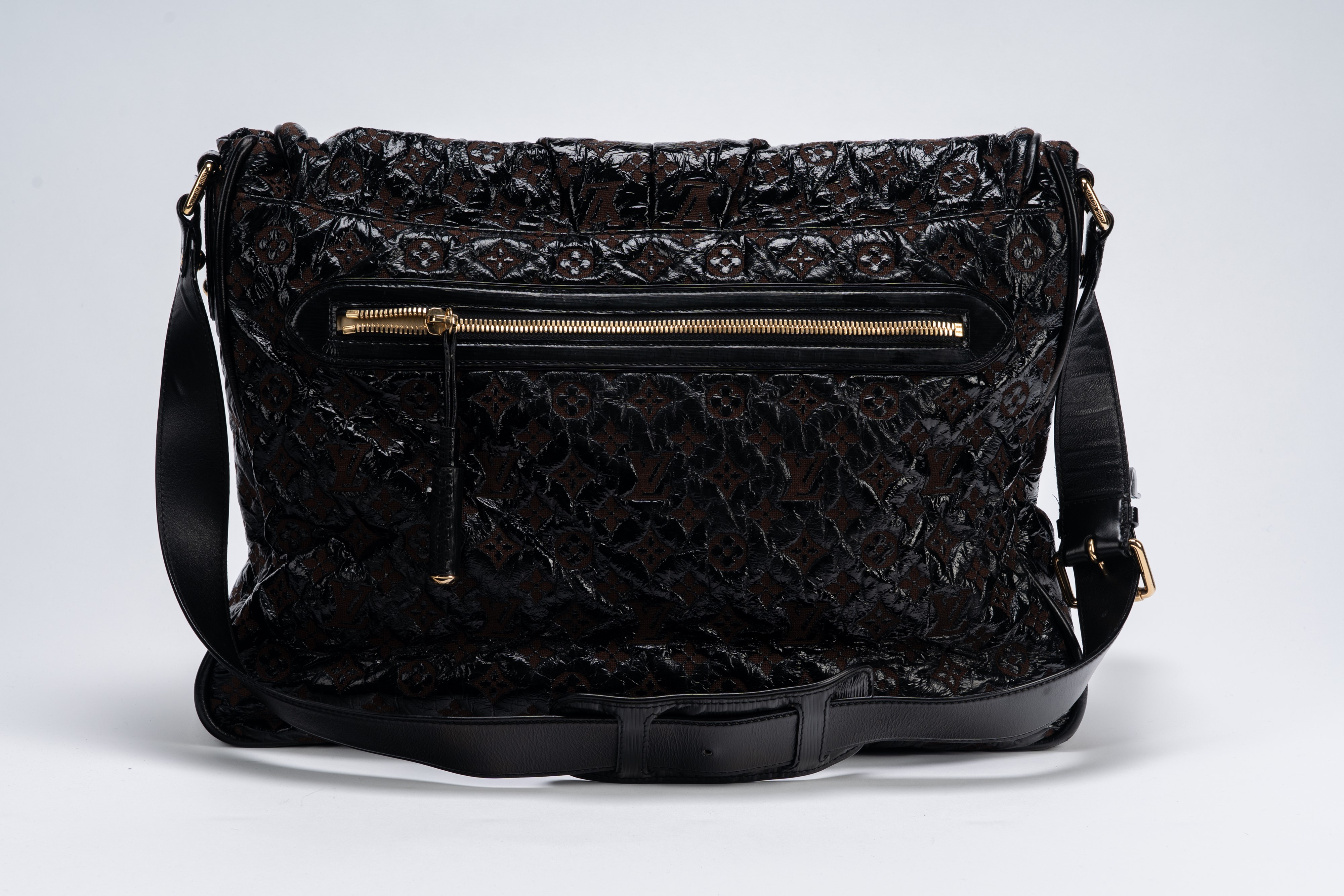 Louis Vuitton - Borsa Messenger, tessuto monogram e vernice nero, interno in pelle crema (2006)