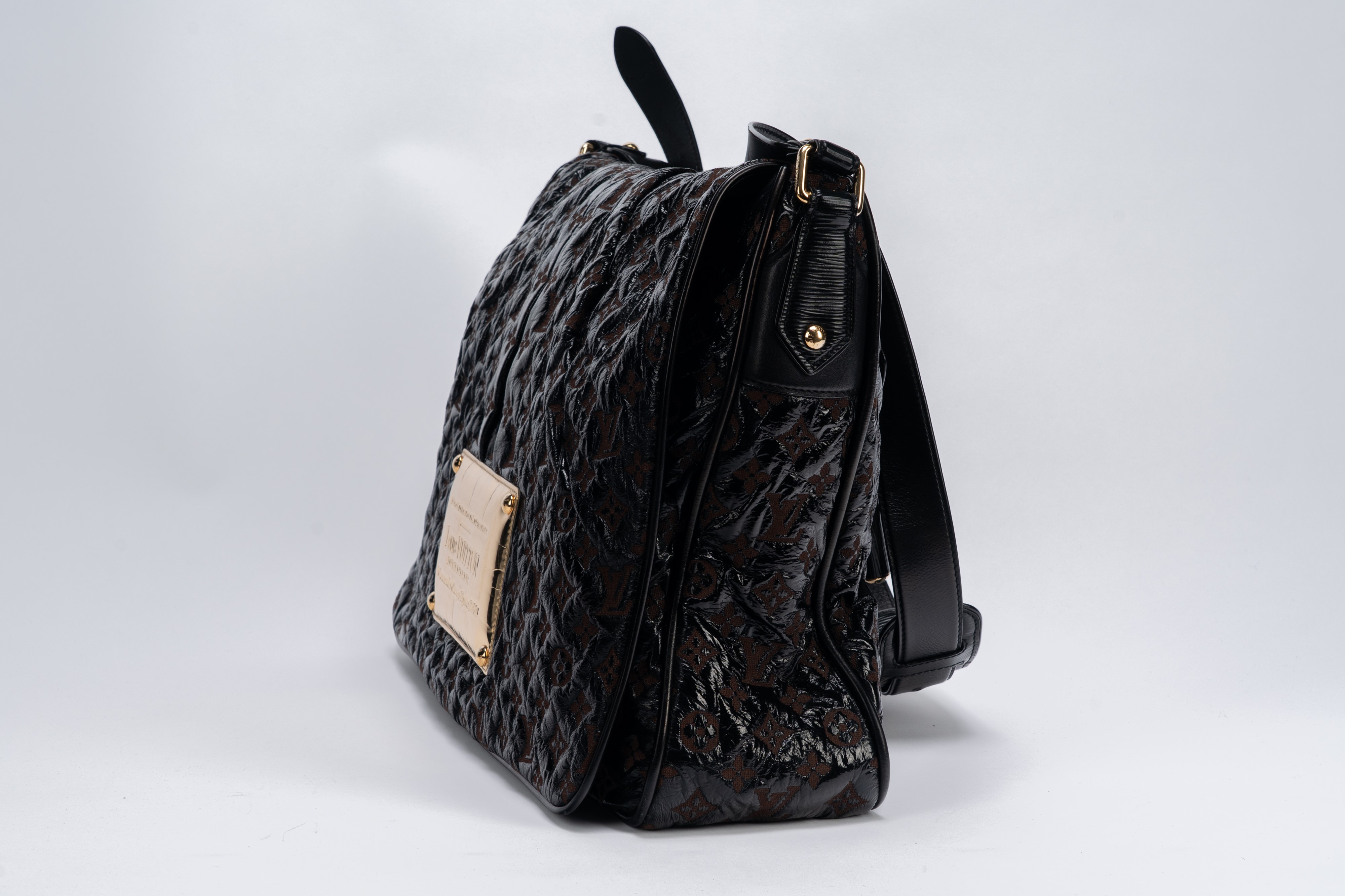 Louis Vuitton - Borsa Messenger, tessuto monogram e vernice nero, interno in pelle crema (2006)