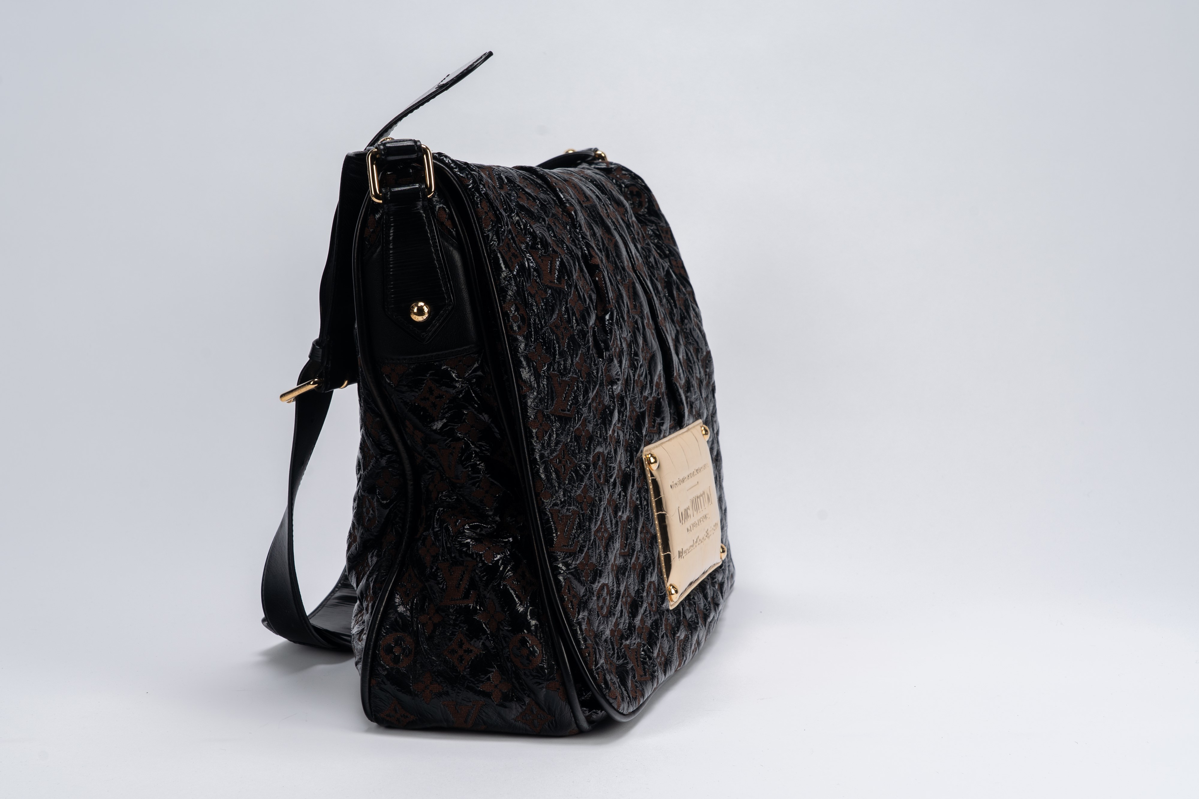Louis Vuitton - Borsa Messenger, tessuto monogram e vernice nero, interno in pelle crema (2006)