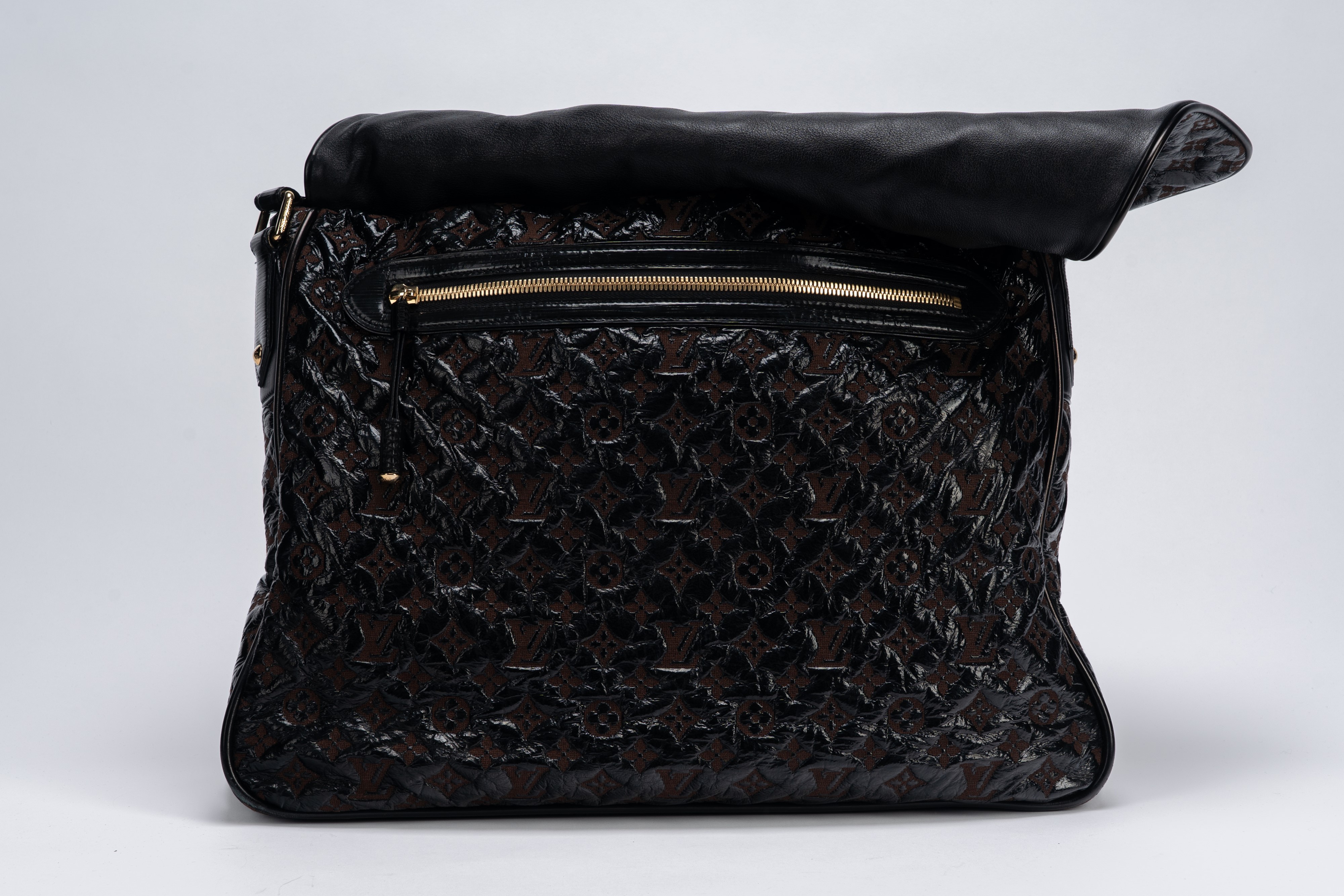 Louis Vuitton - Borsa Messenger, tessuto monogram e vernice nero, interno in pelle crema (2006)