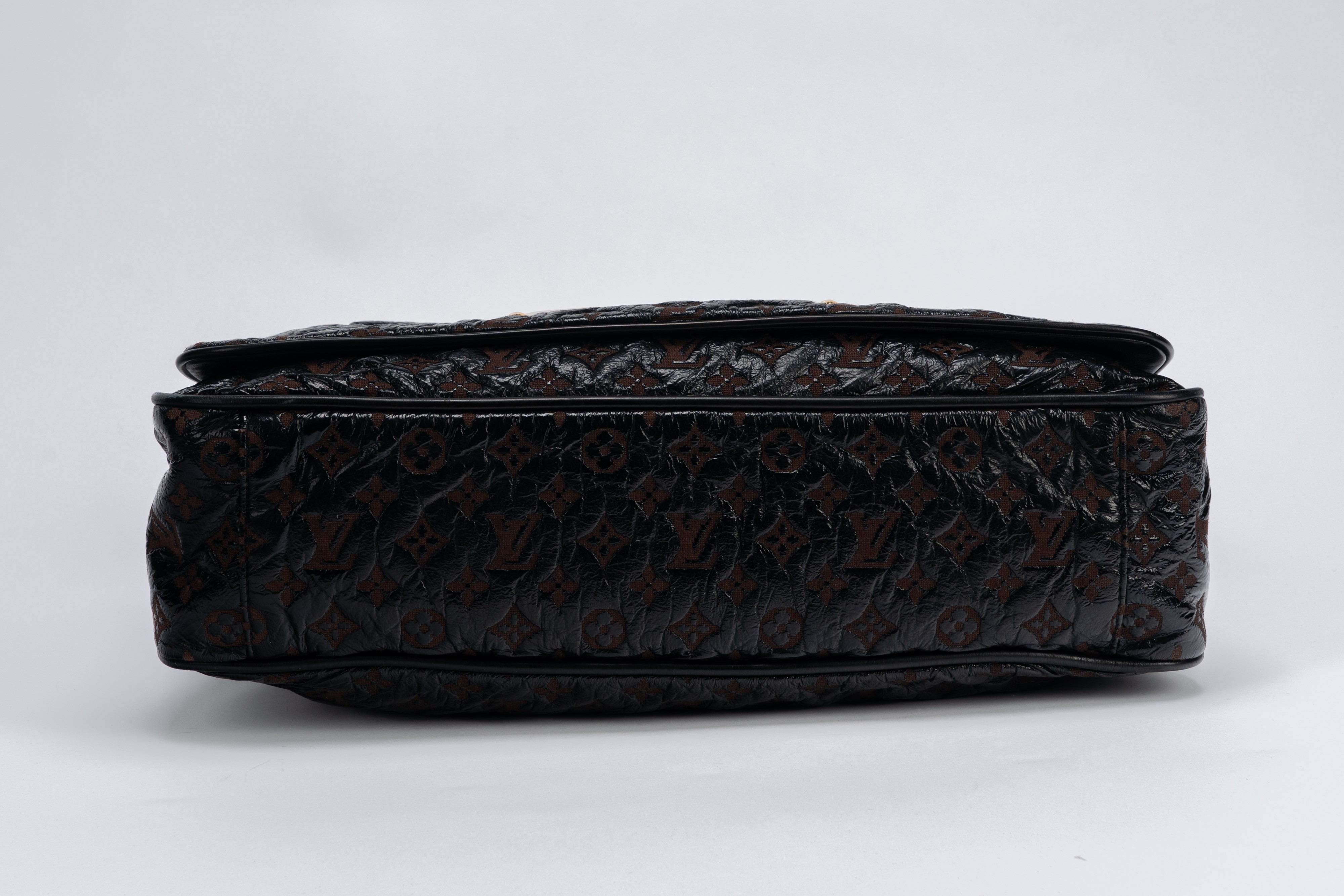 Louis Vuitton - Borsa Messenger, tessuto monogram e vernice nero, interno in pelle crema (2006)