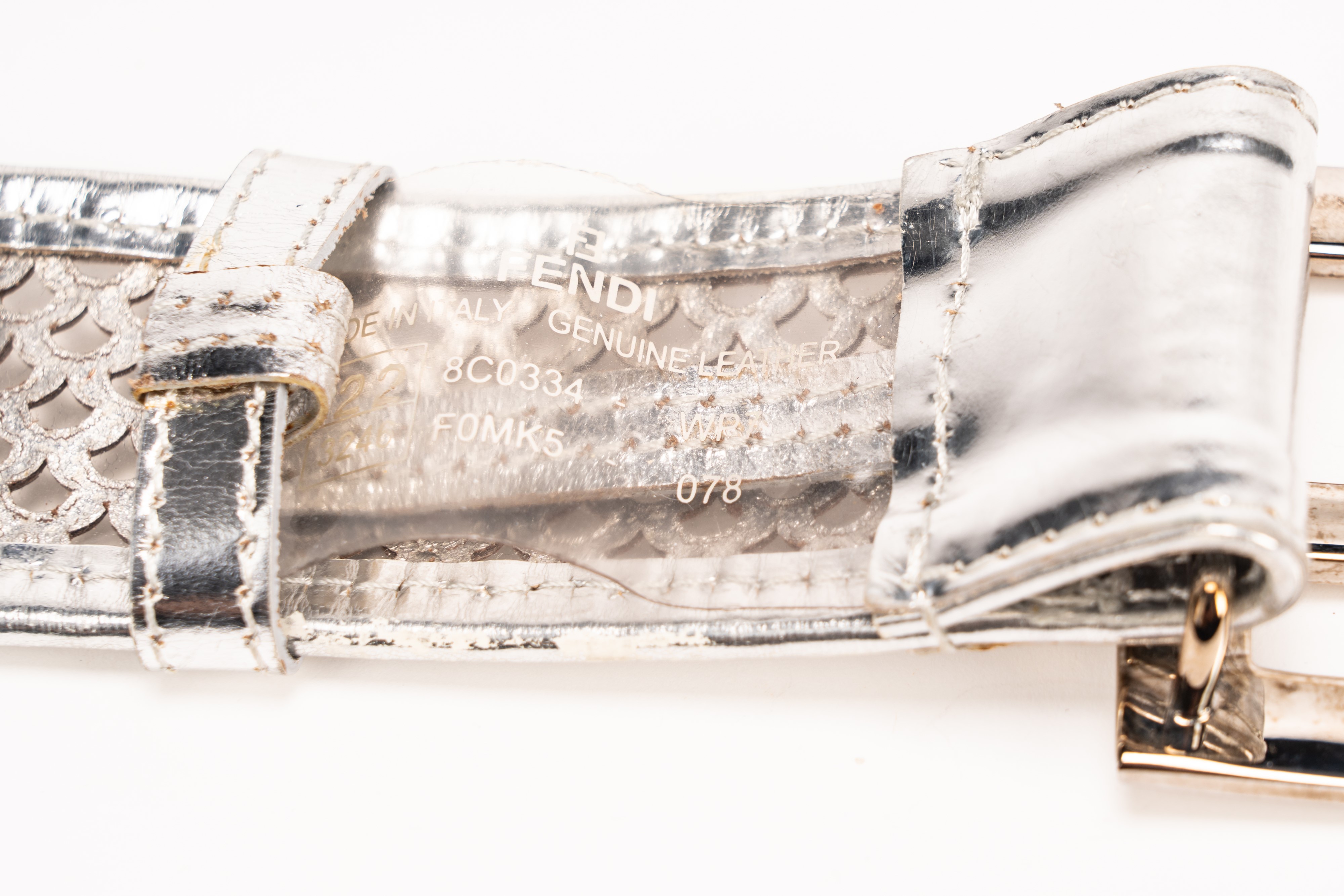Fendi - Cintura, vernice color argento traforata con inserti in metallo