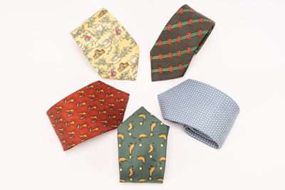 Collezione di cinque cravatte, twill di seta, colori e disegni assortiti