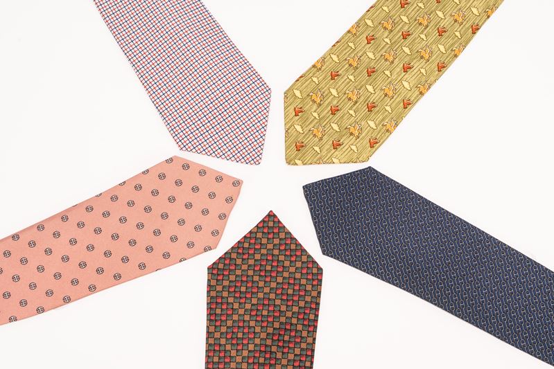 Hermès - Cinque cravatte, twill di seta