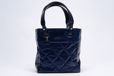 Borsa Paris-Biarritz, in tela matelassé plastificata con micro intreccio blu elettrico (2009)