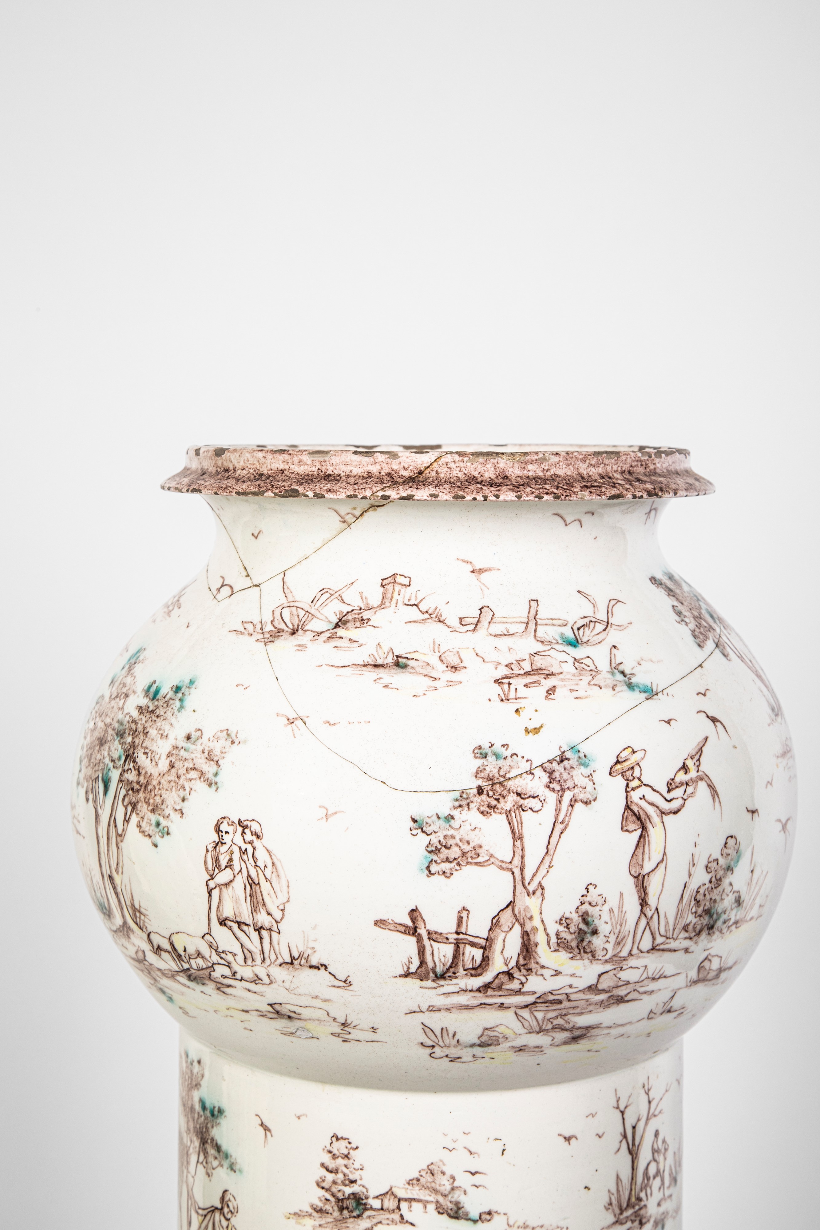 Vaso grande in maiolica, Savona o Albisola, XVIII secolo
