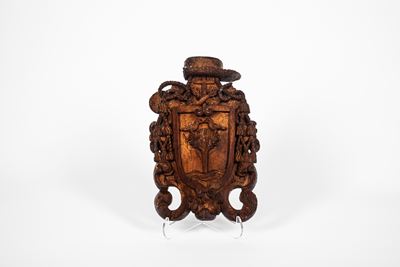 Stemma ecclesiastico, legno intagliato, secolo XVIII
