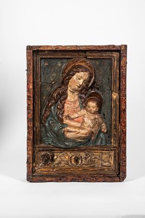 Rilievo in terracotta policroma raffigurante Madonna con Bambino. Secolo XVI.