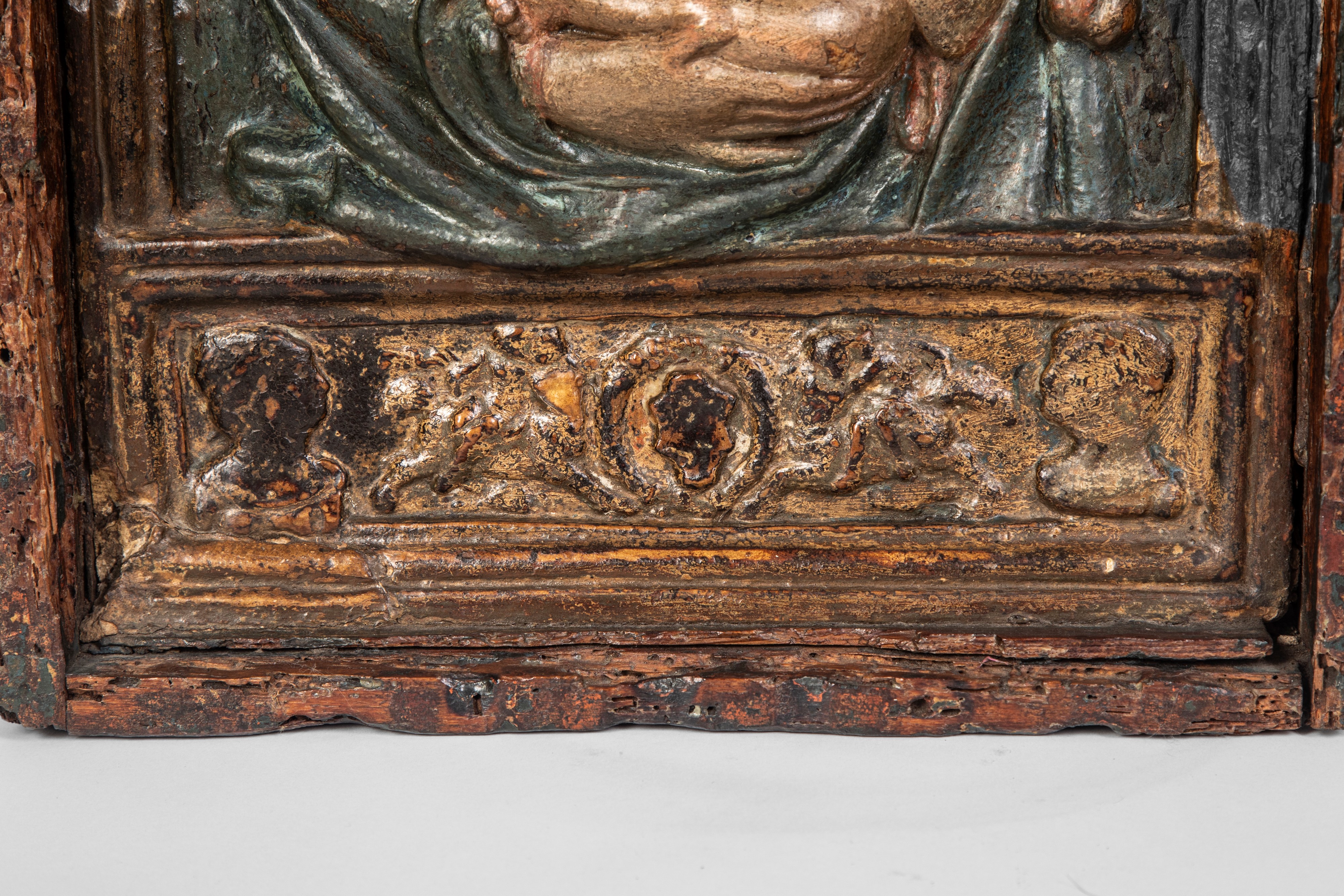 Rilievo, terracotta policroma raffigurante Madonna con Bambino, secolo XVI