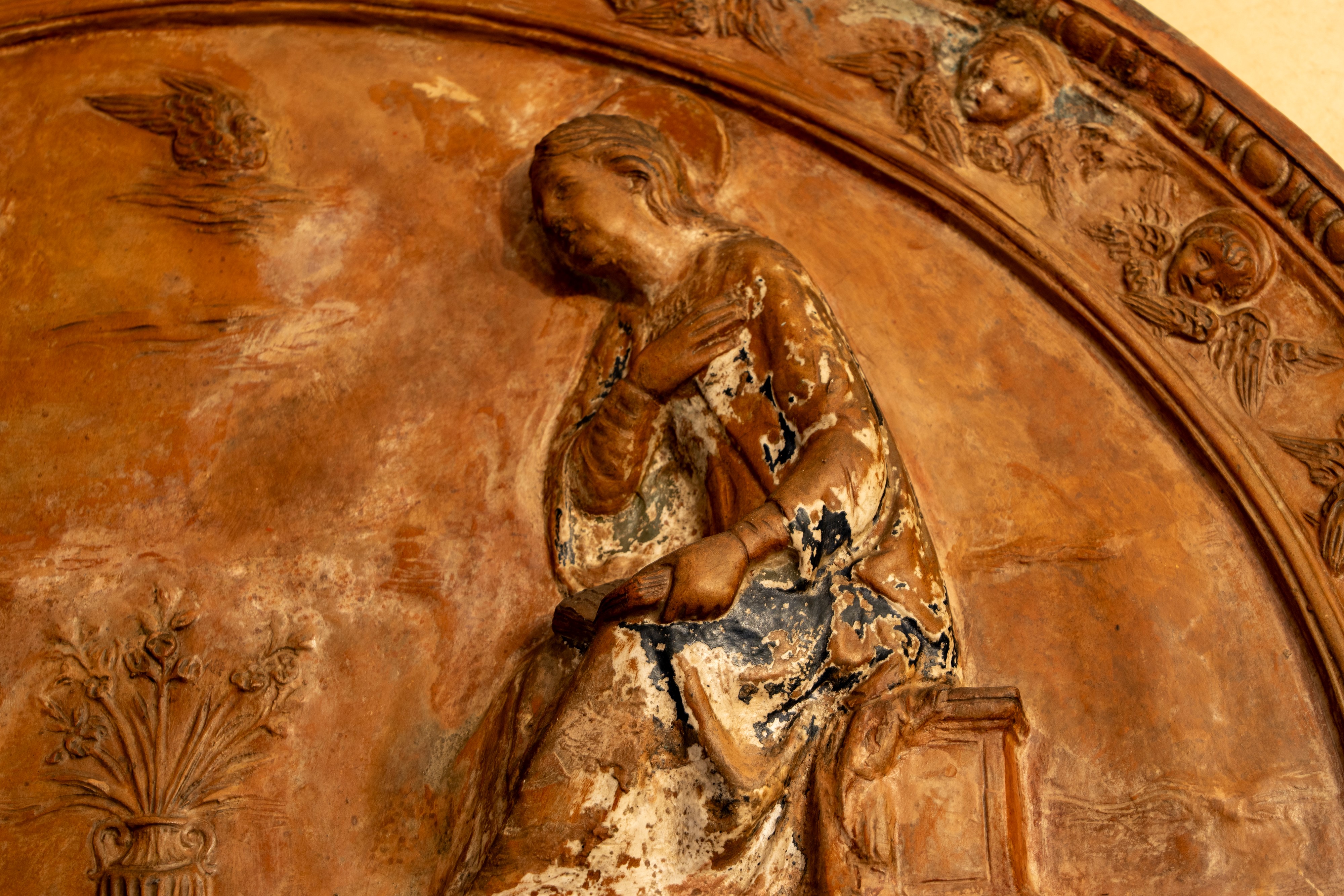 Ambito lombardo, Lunetta in terracotta raffigurante l’Annunciazione (XVI secolo)