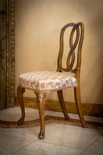 Veneto, Coppia di sedie in legno laccato e dipinto a fiori, secolo XVIII
