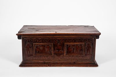 Cassa da viaggio veneta, decorata a intaglio e pittura, secoli XVI–XVII
