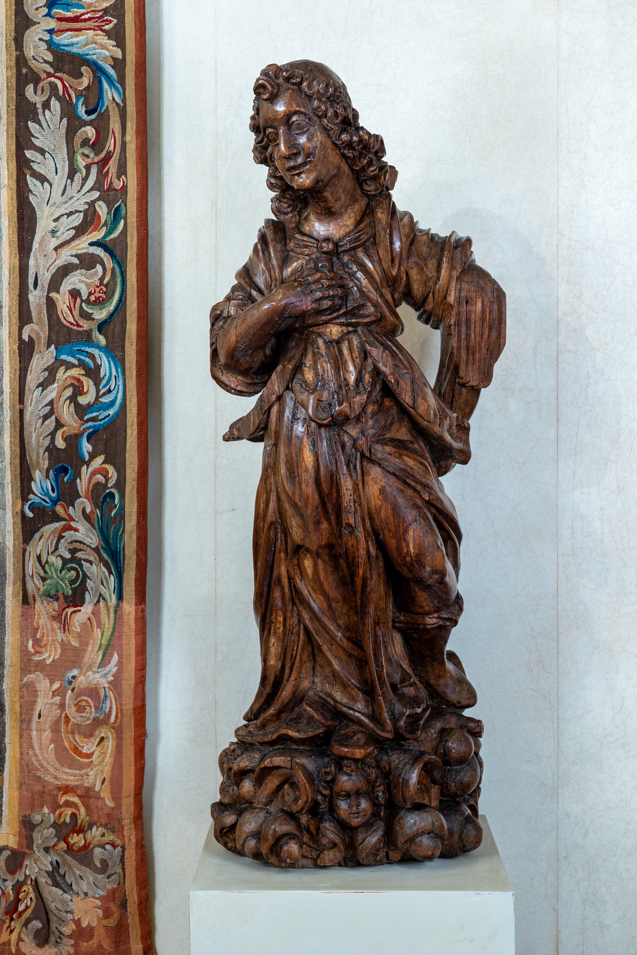 Genova, coppia di angeli, scultura in legno scolpito, secolo XVII