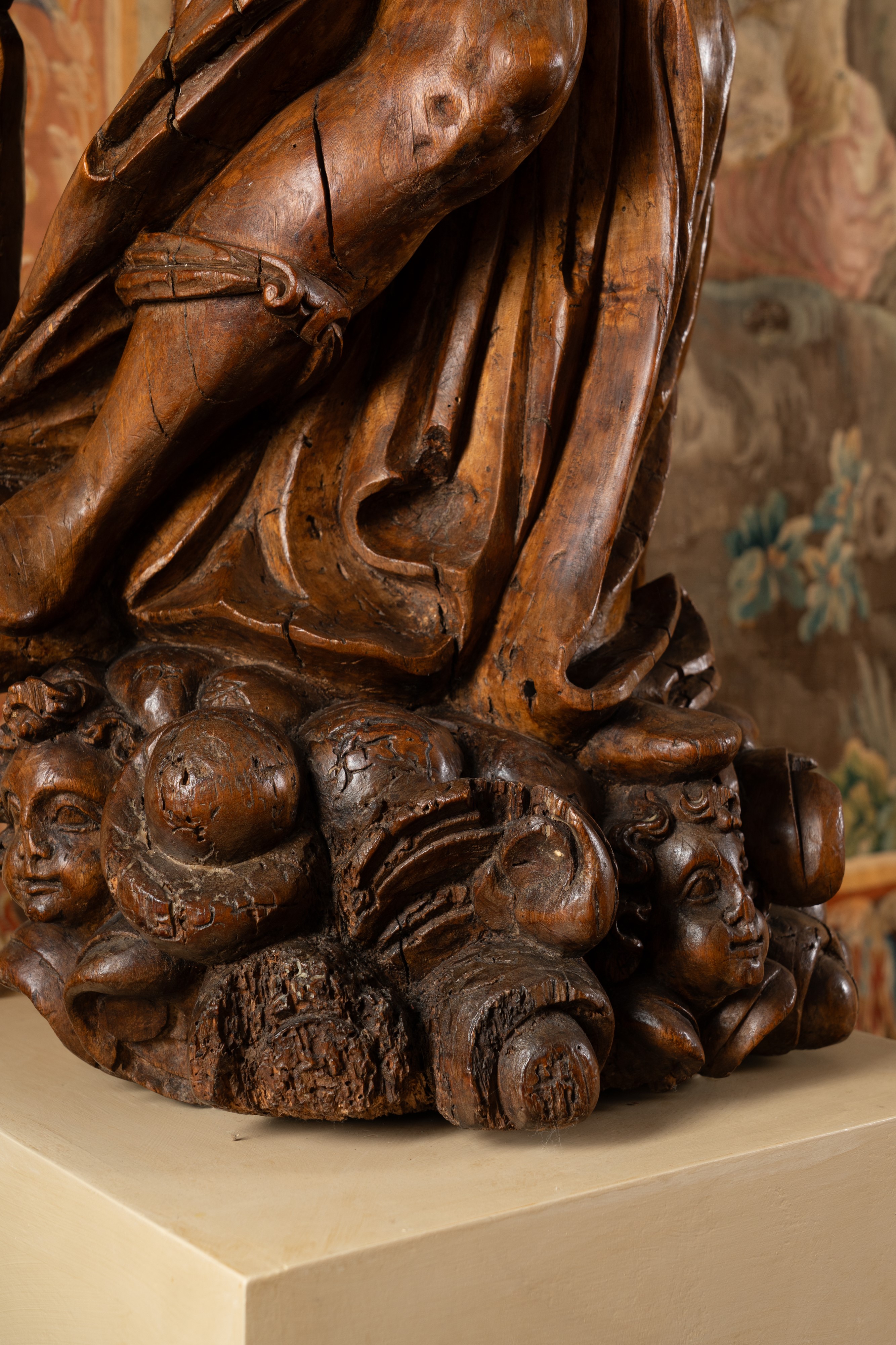 Genova, coppia di angeli, scultura in legno scolpito, secolo XVII