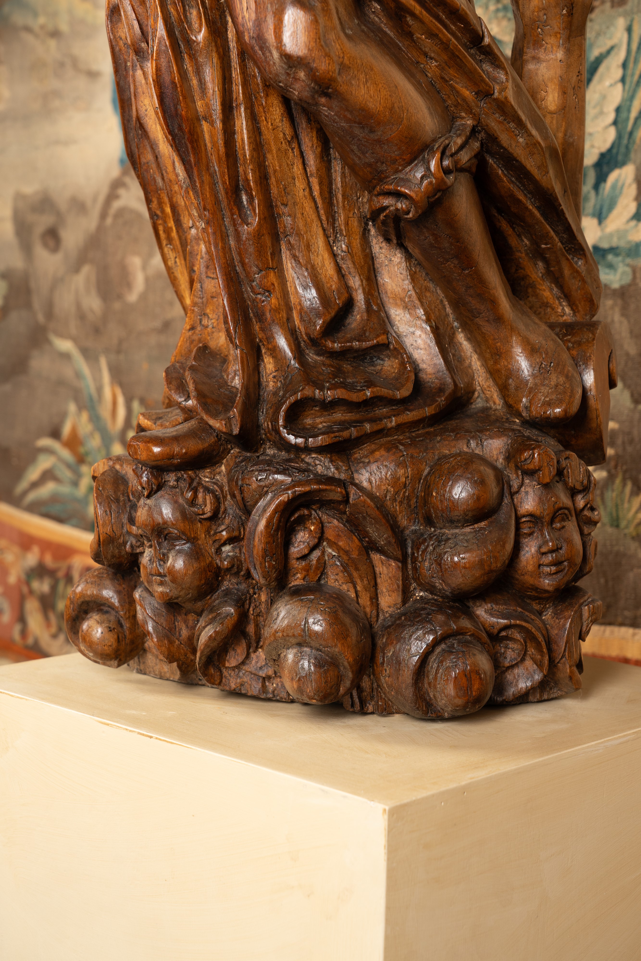 Genova, coppia di angeli, scultura in legno scolpito, secolo XVII