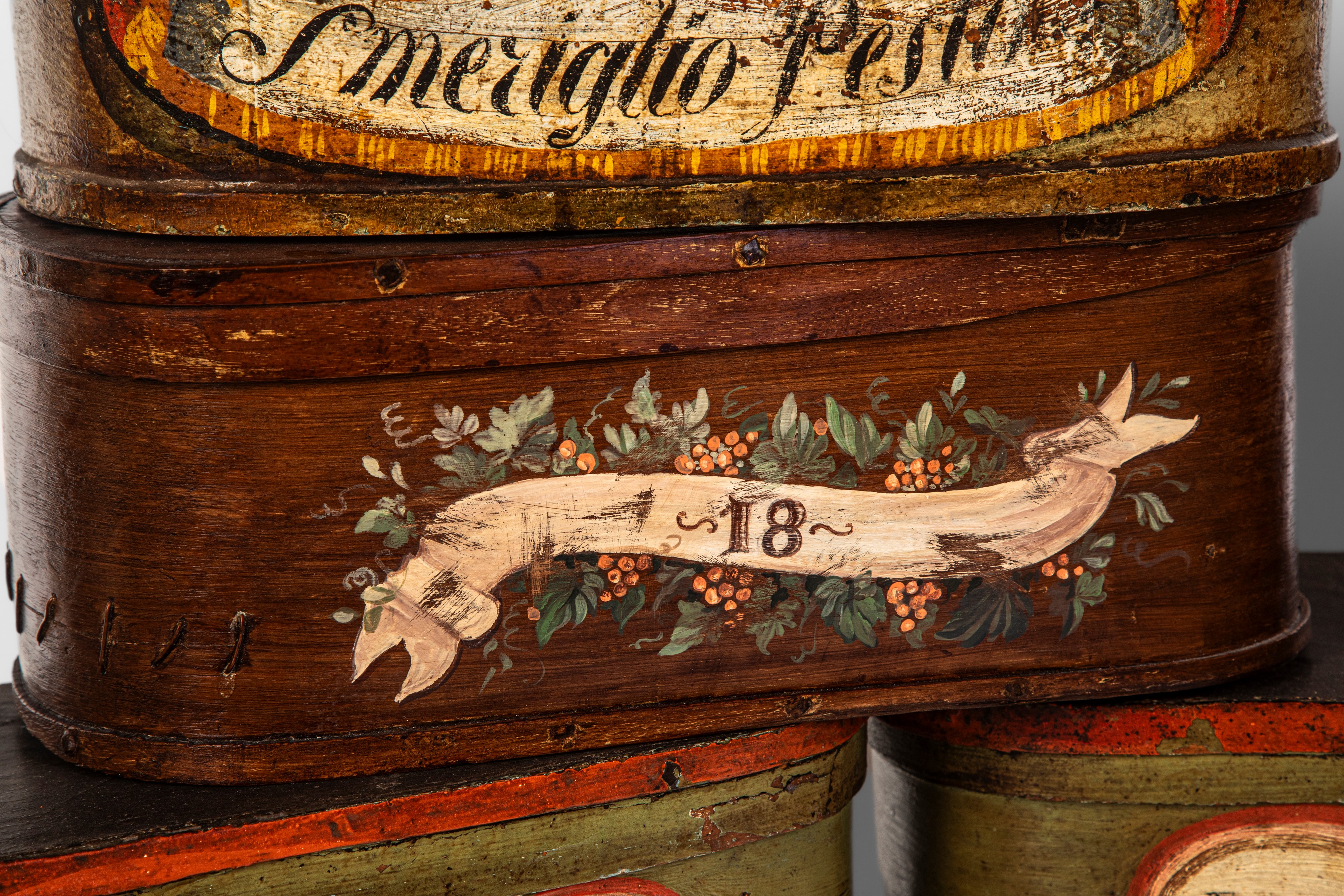 Collezione di dieci scatole da farmacia, legno dipinto, fine XVIII-inizio XIX secolo