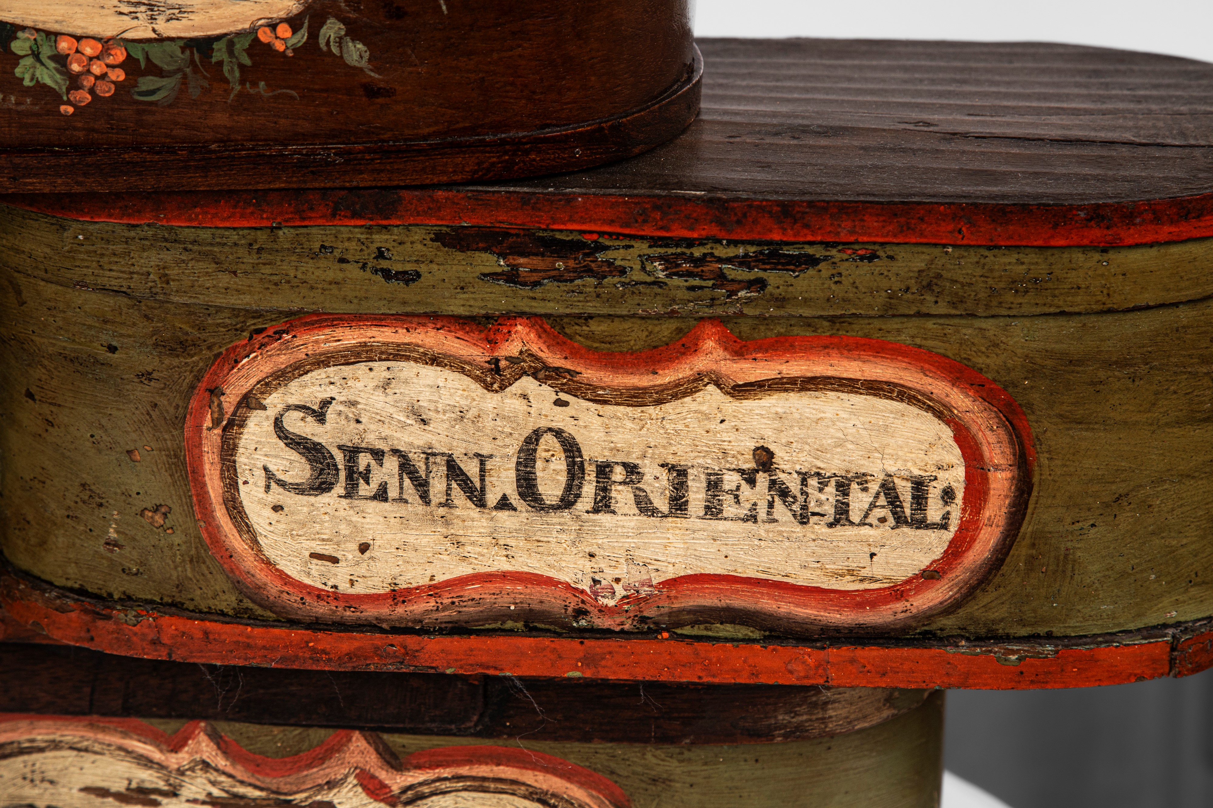 Collezione di dieci scatole da farmacia, legno dipinto, fine XVIII-inizio XIX secolo